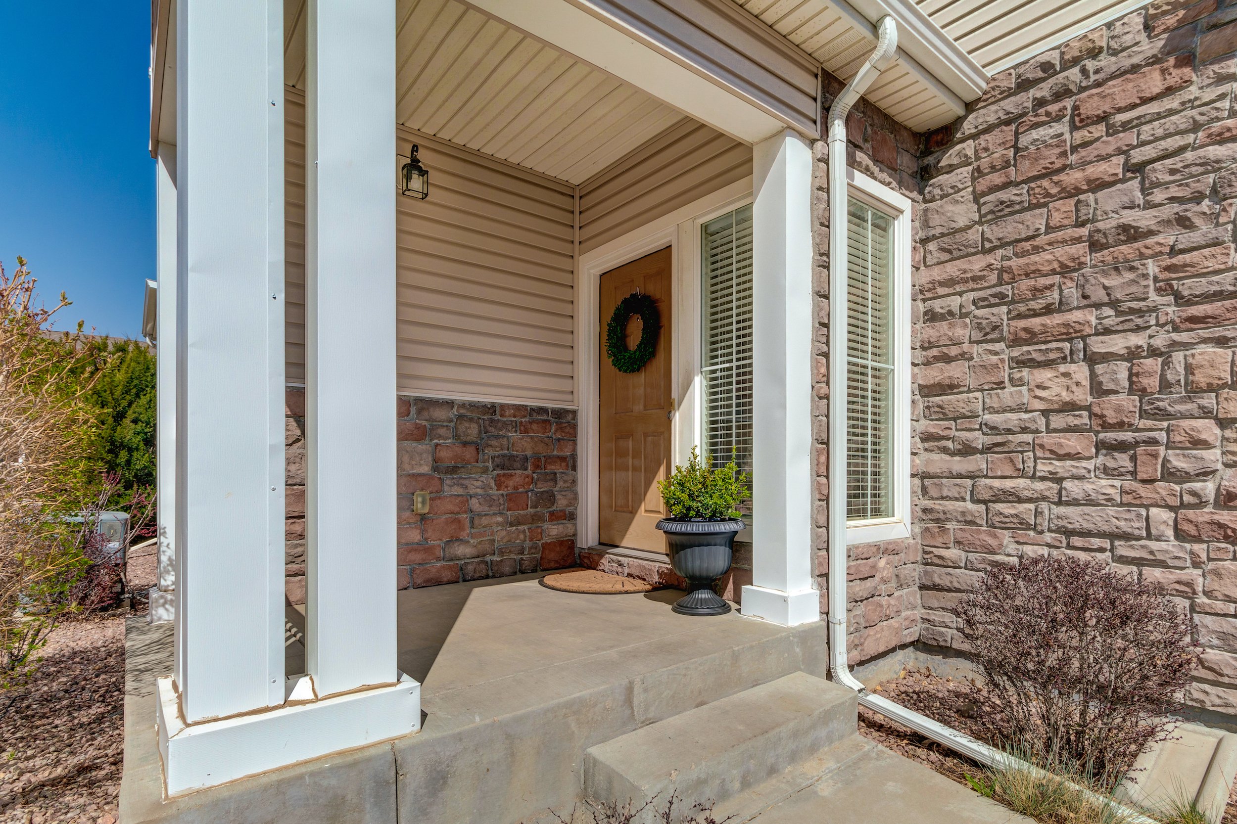 001-Front of Home.jpg
