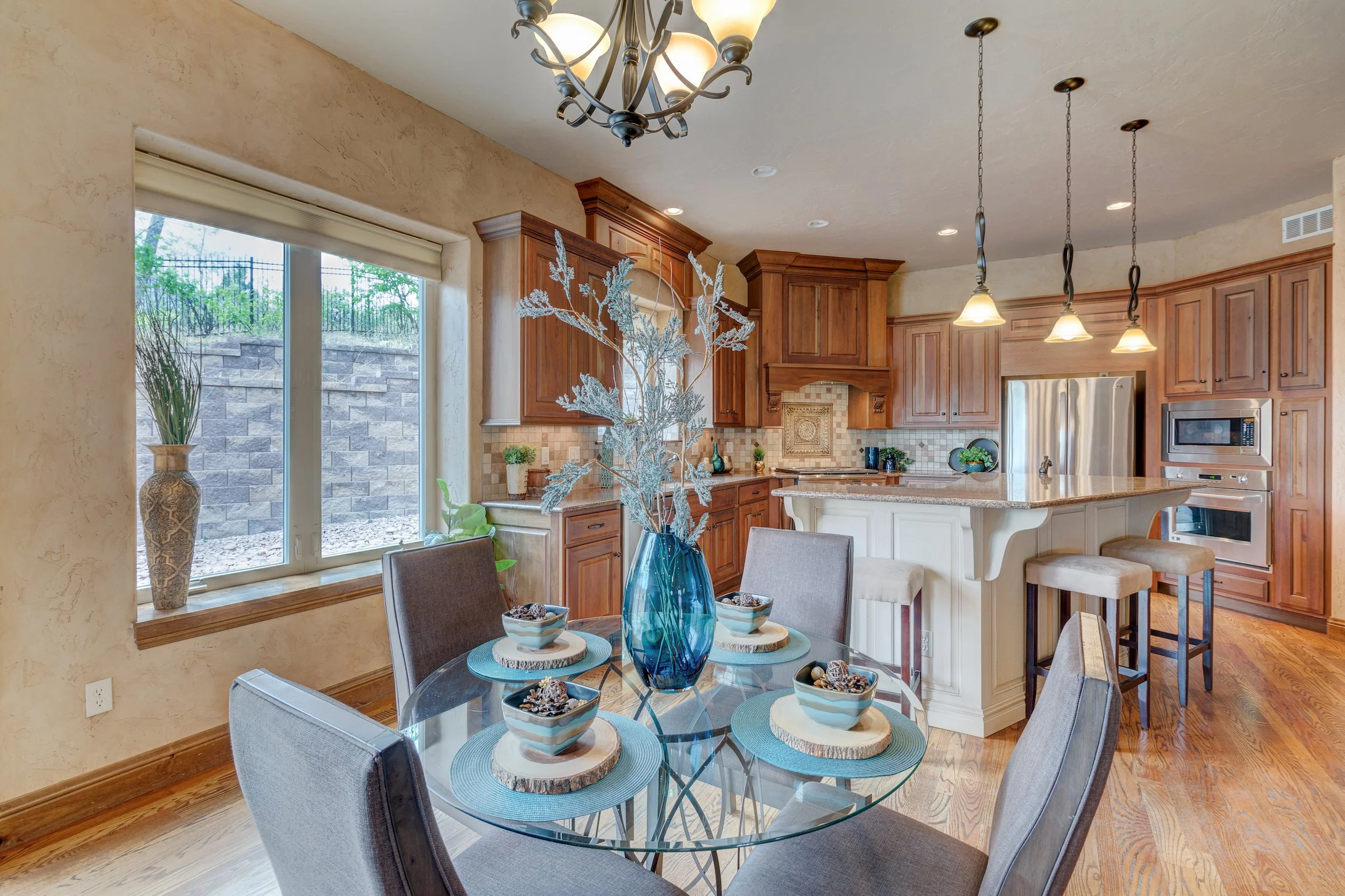 19-Dining area off Kitchen.jpg