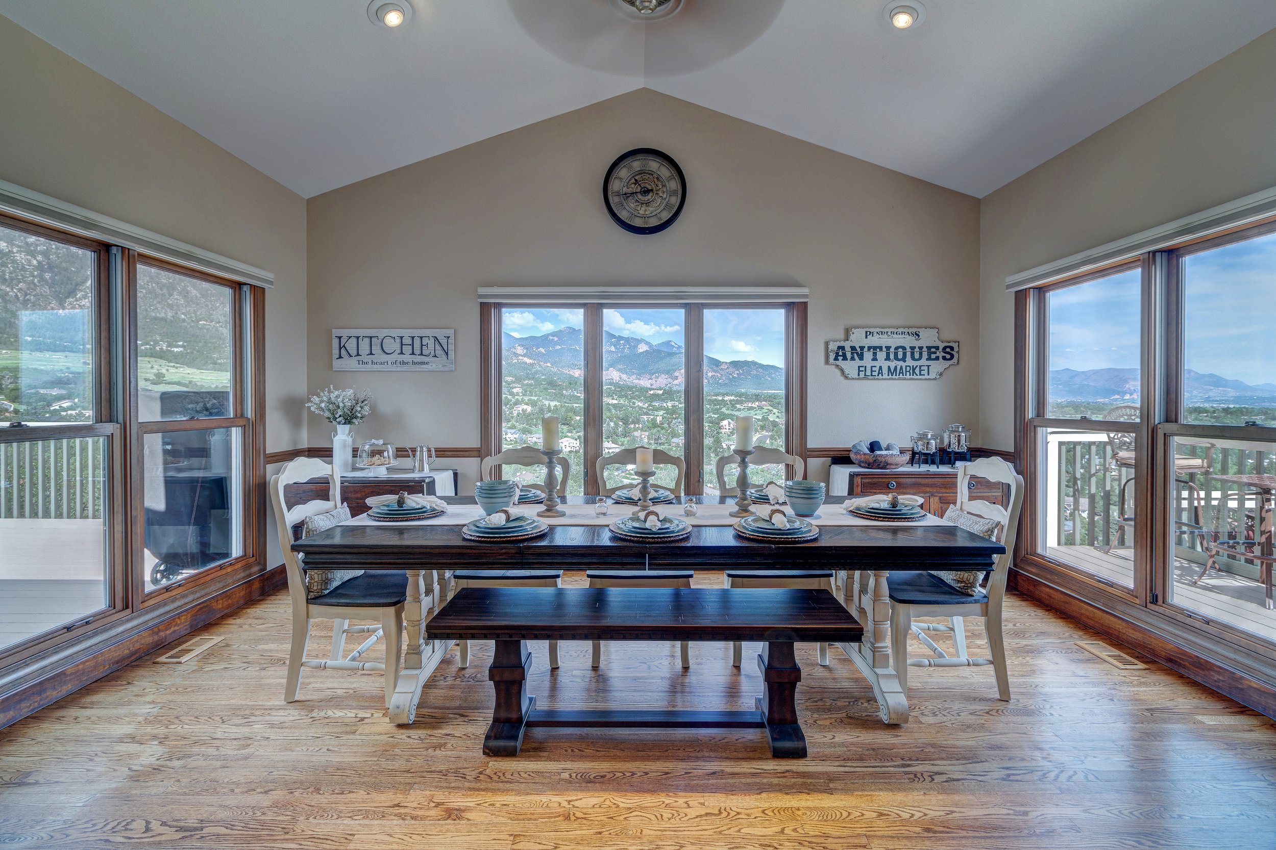 15.5-Fabulous casual dining area adjoins kitchen.jpg