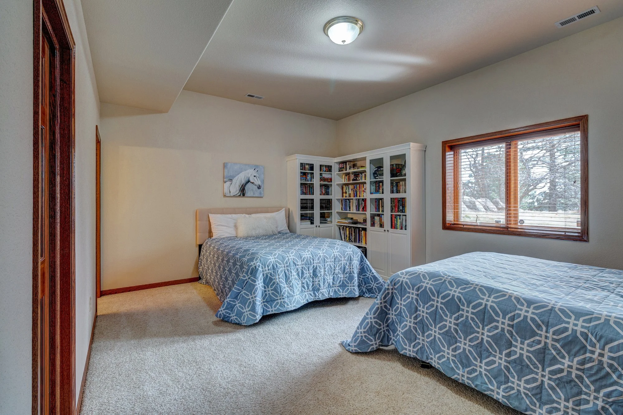 39-Large LL guest BD w private bath.jpg