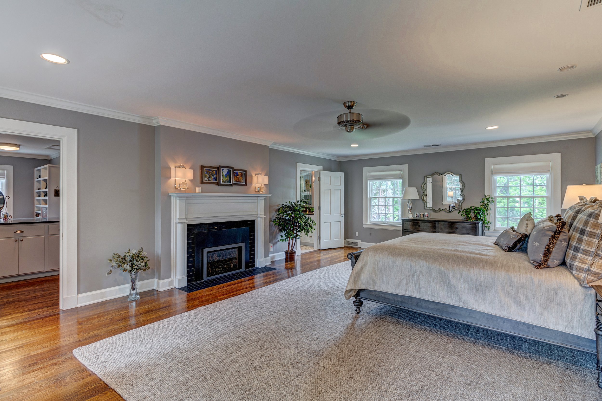 30-Master bedroom.jpg