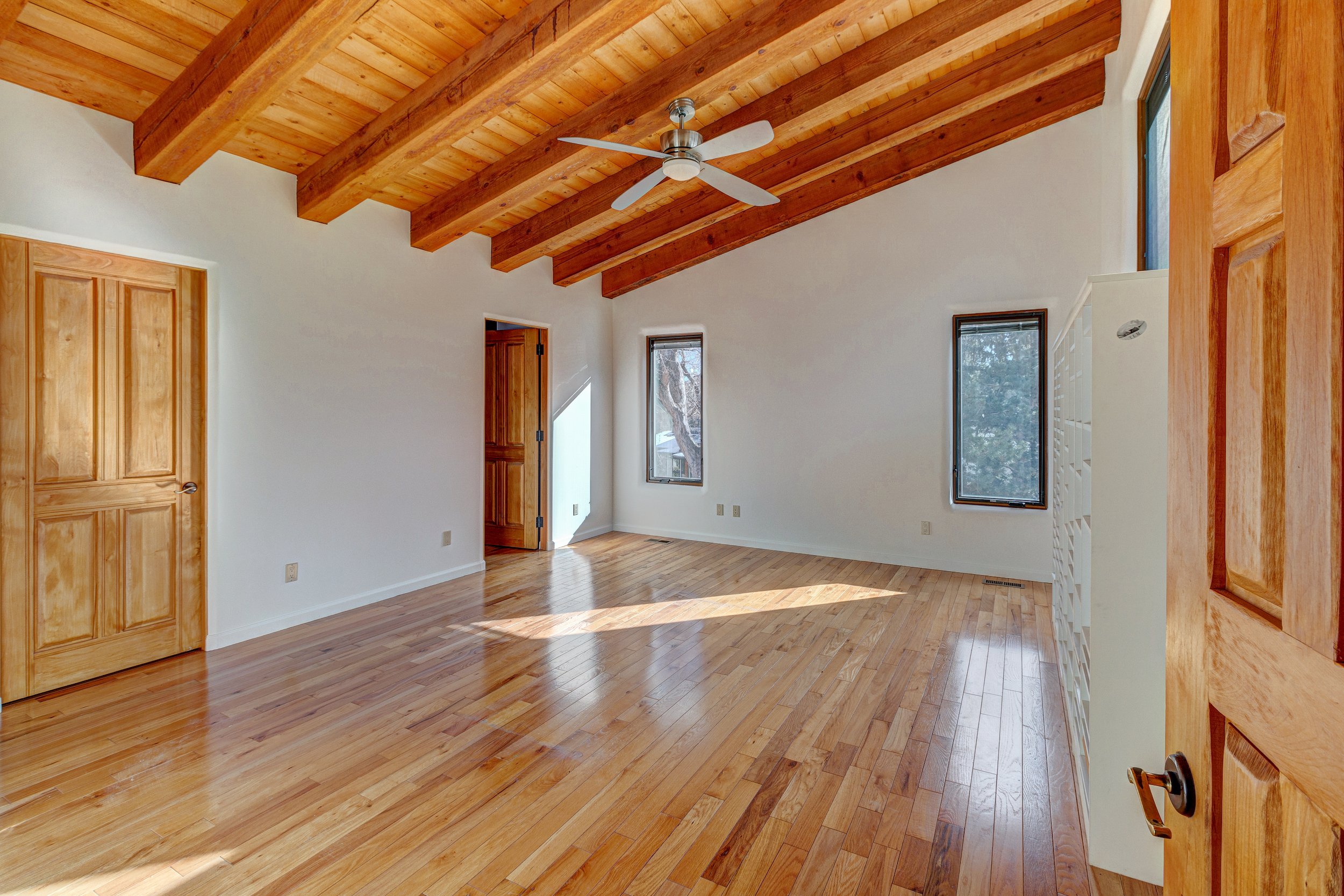 040-Upstairs guest bedroom 1.jpg