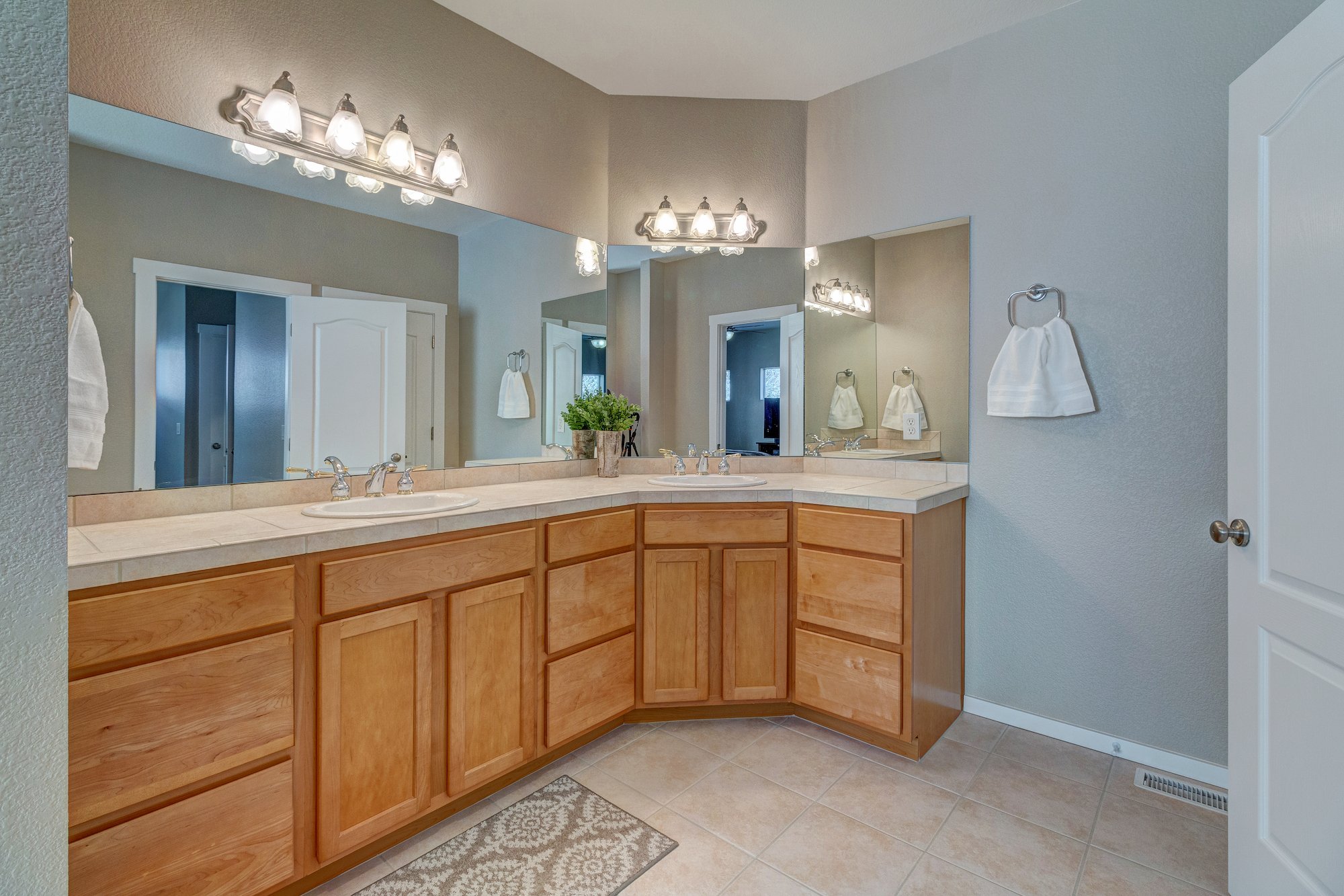 12-Dual vanity in master bath.jpg