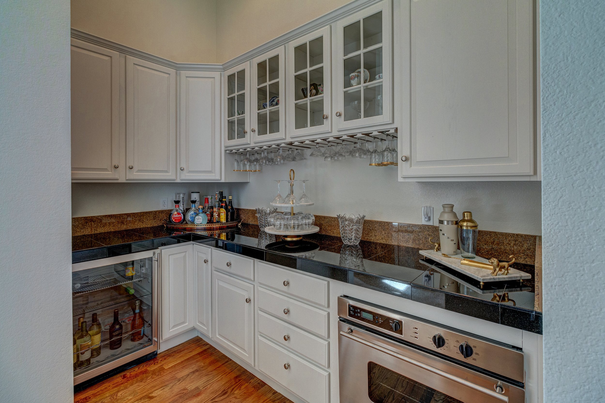 8-Convenient butlers pantry off DR with wine cooler and warming oven.jpg