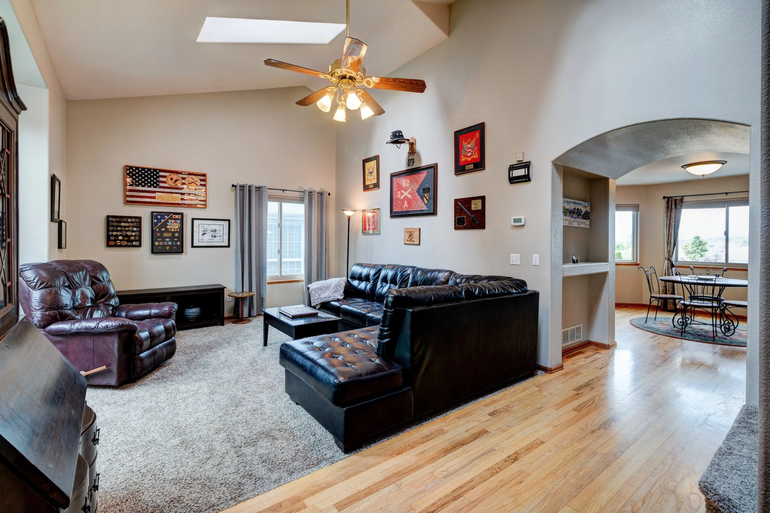4-Living Room.jpg