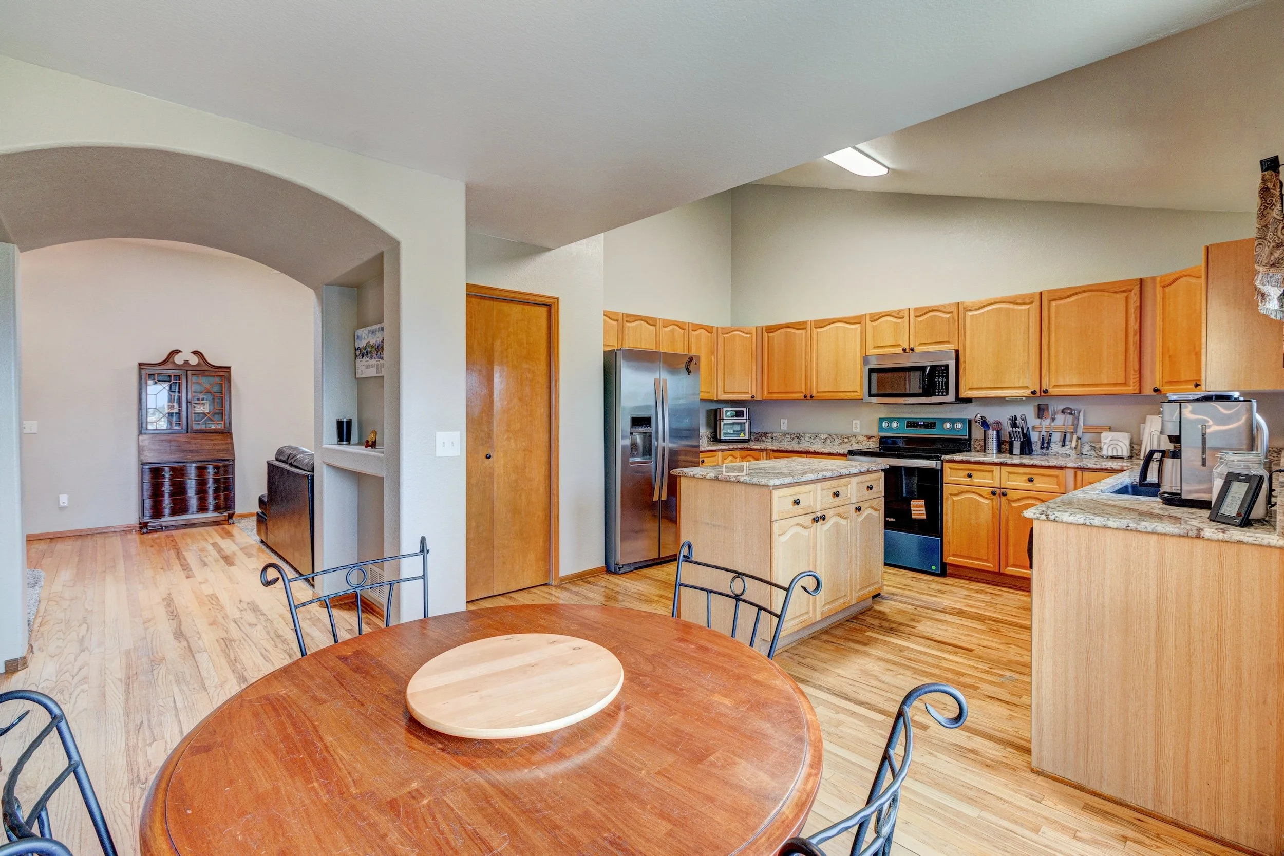 8-DR and Kitchen.jpg
