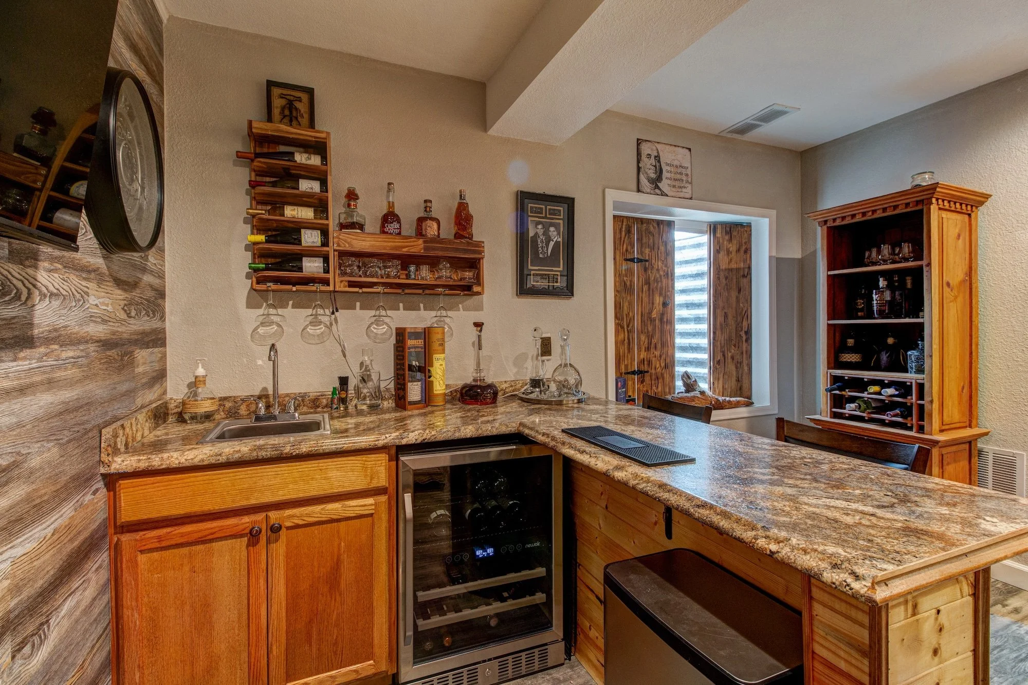 19-Wet bar includes a wine fridge.jpg