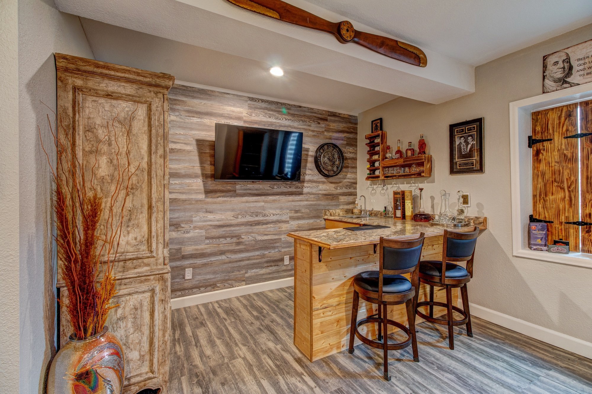 20-Wet Bar. Note wood accent wall.jpg