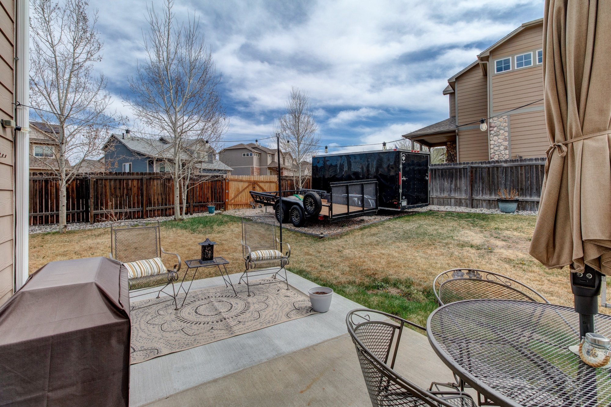 29-Extra parking in backyard with gate access.jpg
