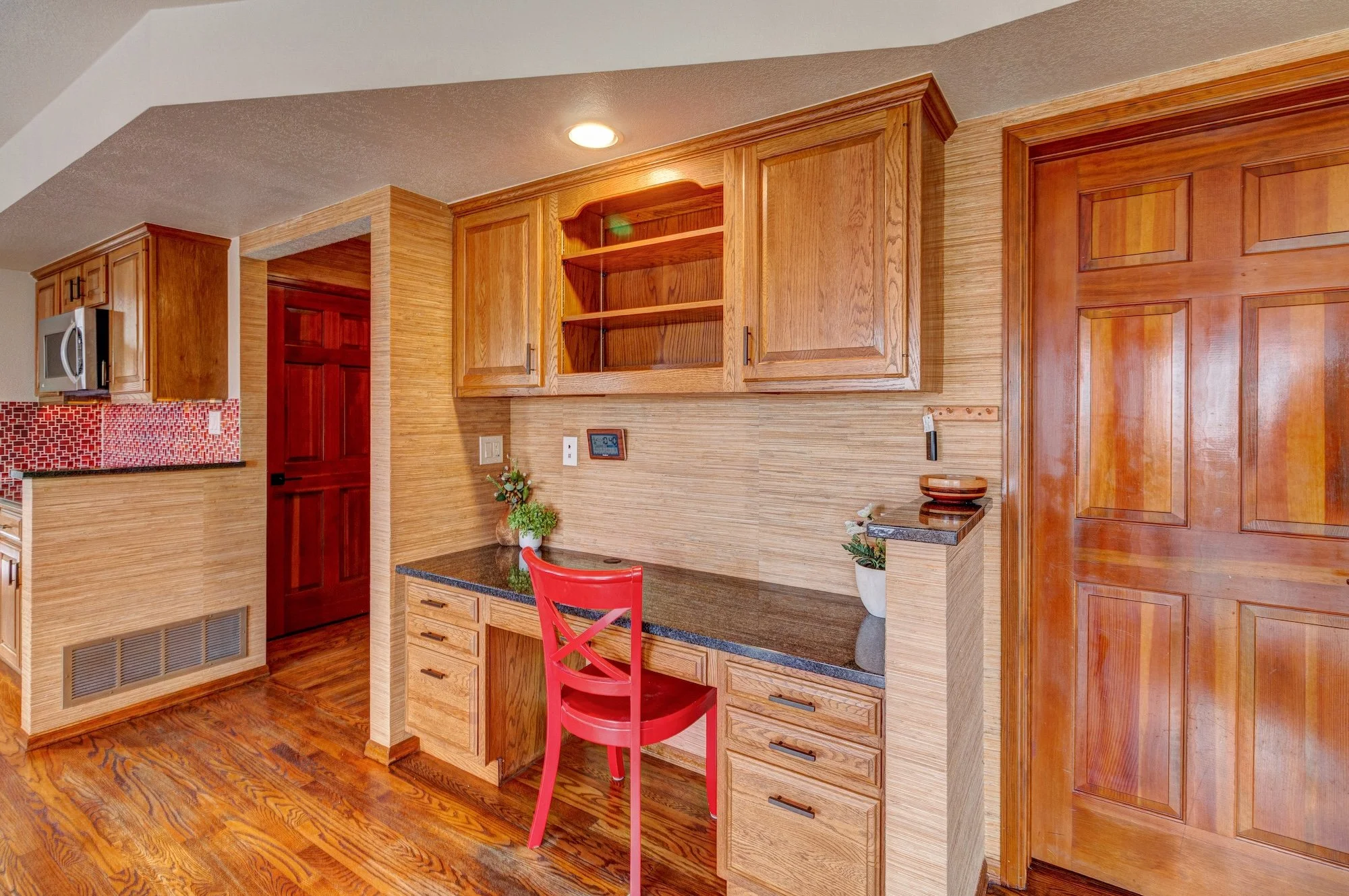 12.5-Desk area in kitchen.jpg