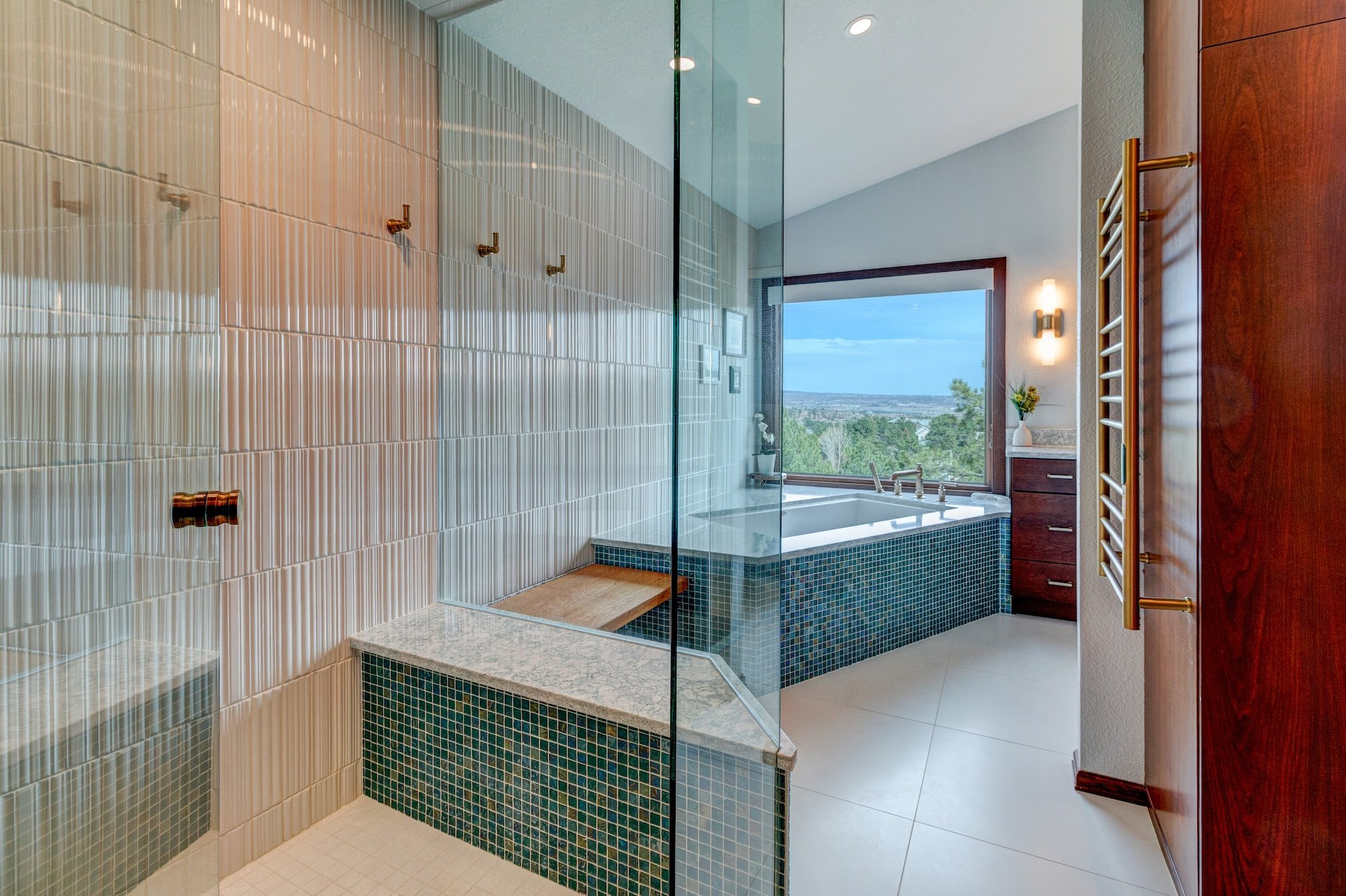 22.5-Primary Bath.jpg