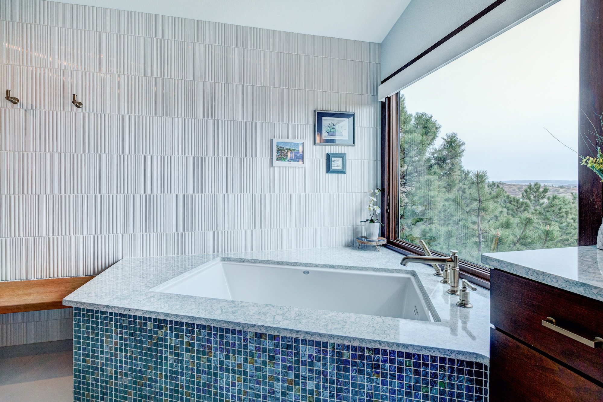 24-Big soaking tub.jpg