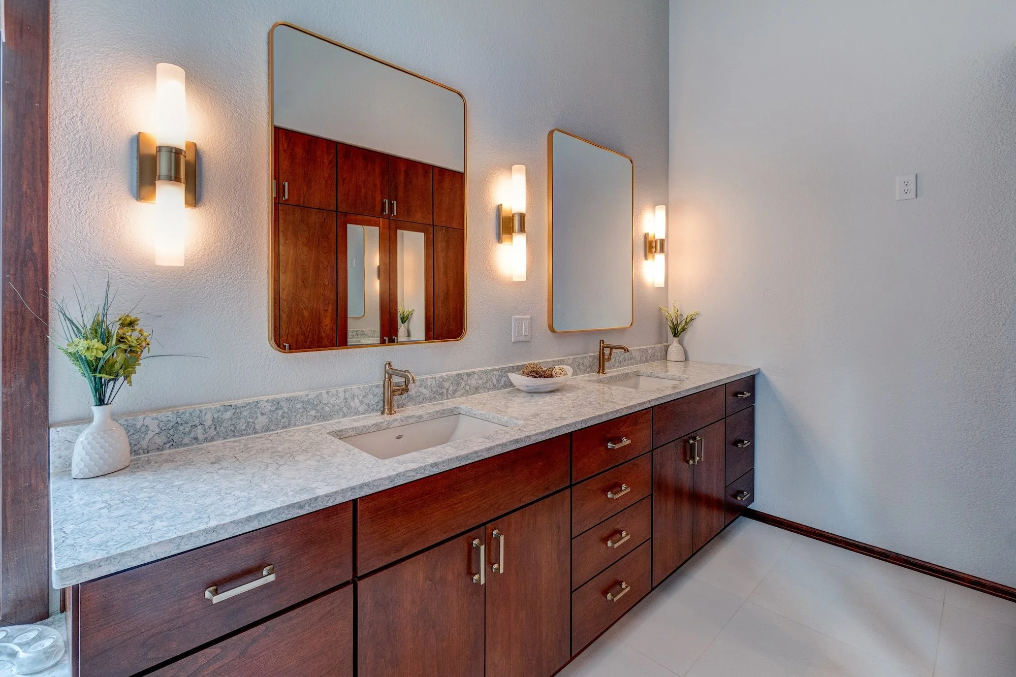 25-Double vanity.jpg