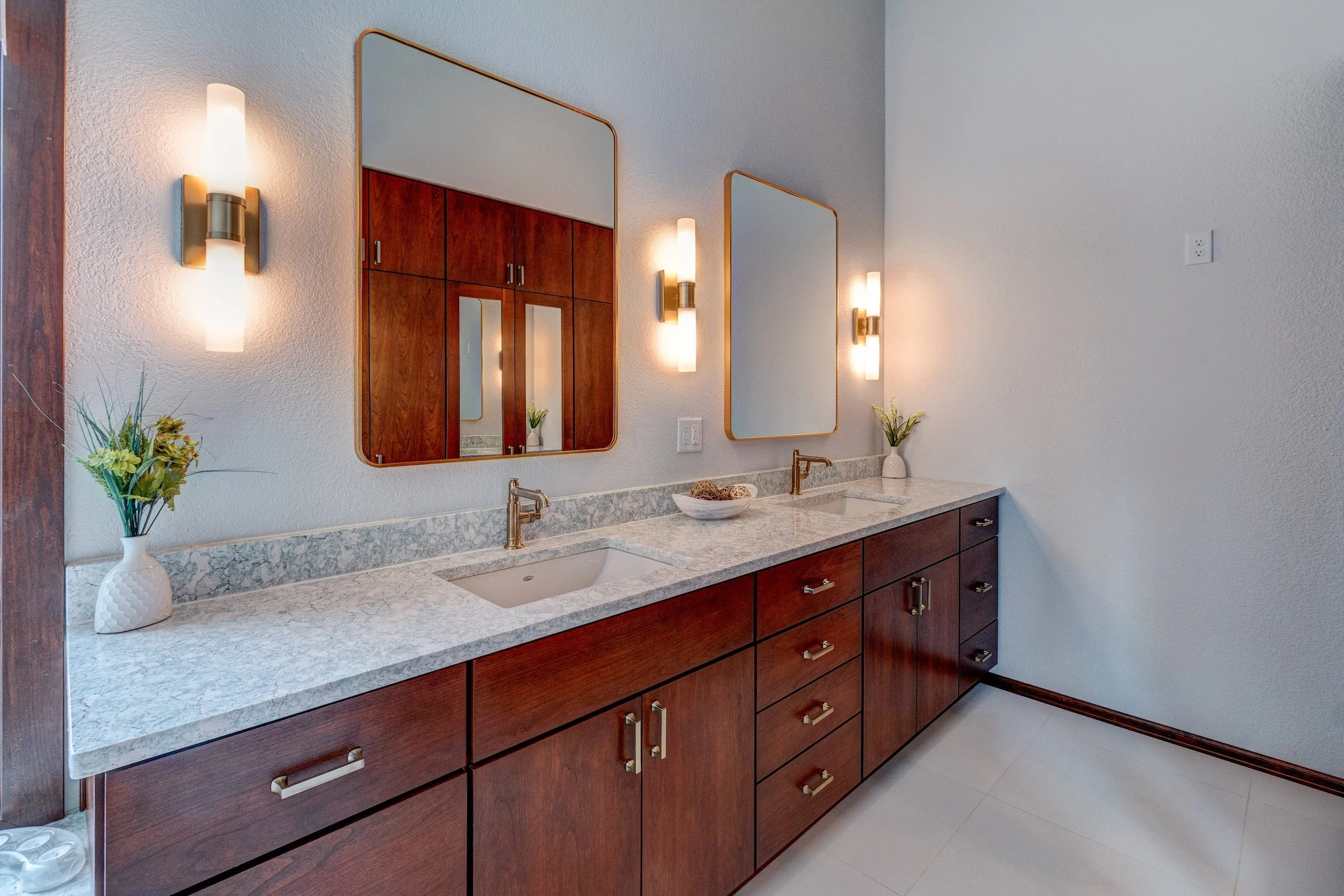 25-Double vanity.jpg