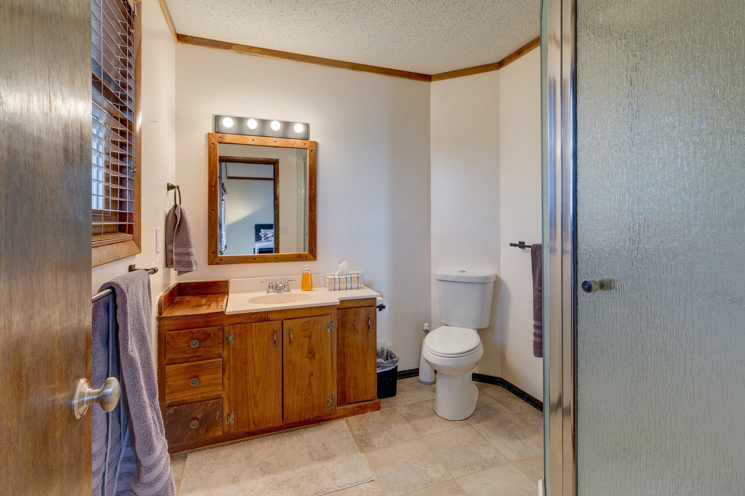 22-Primary bath.jpg