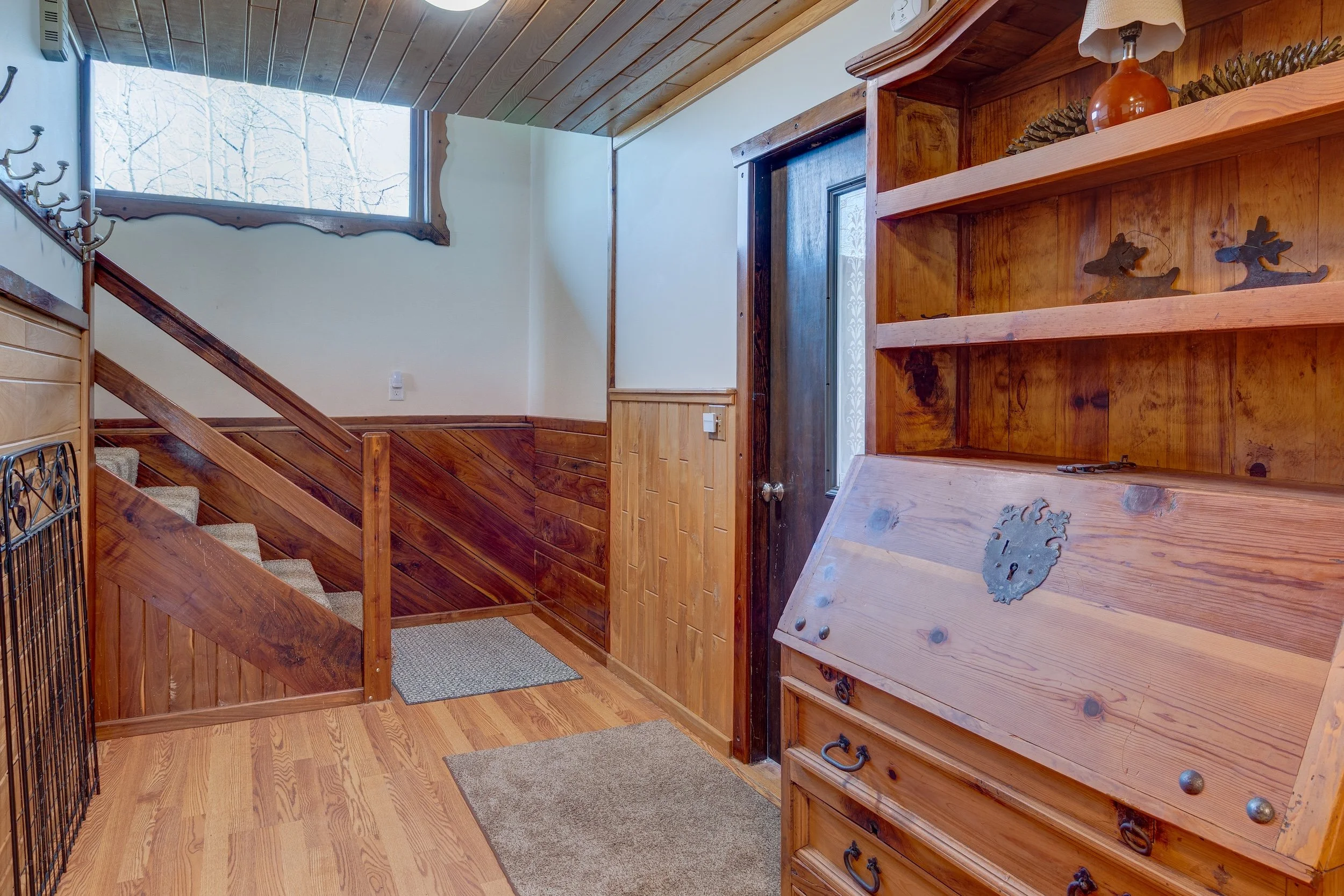 25-Stairs to lower level.jpg