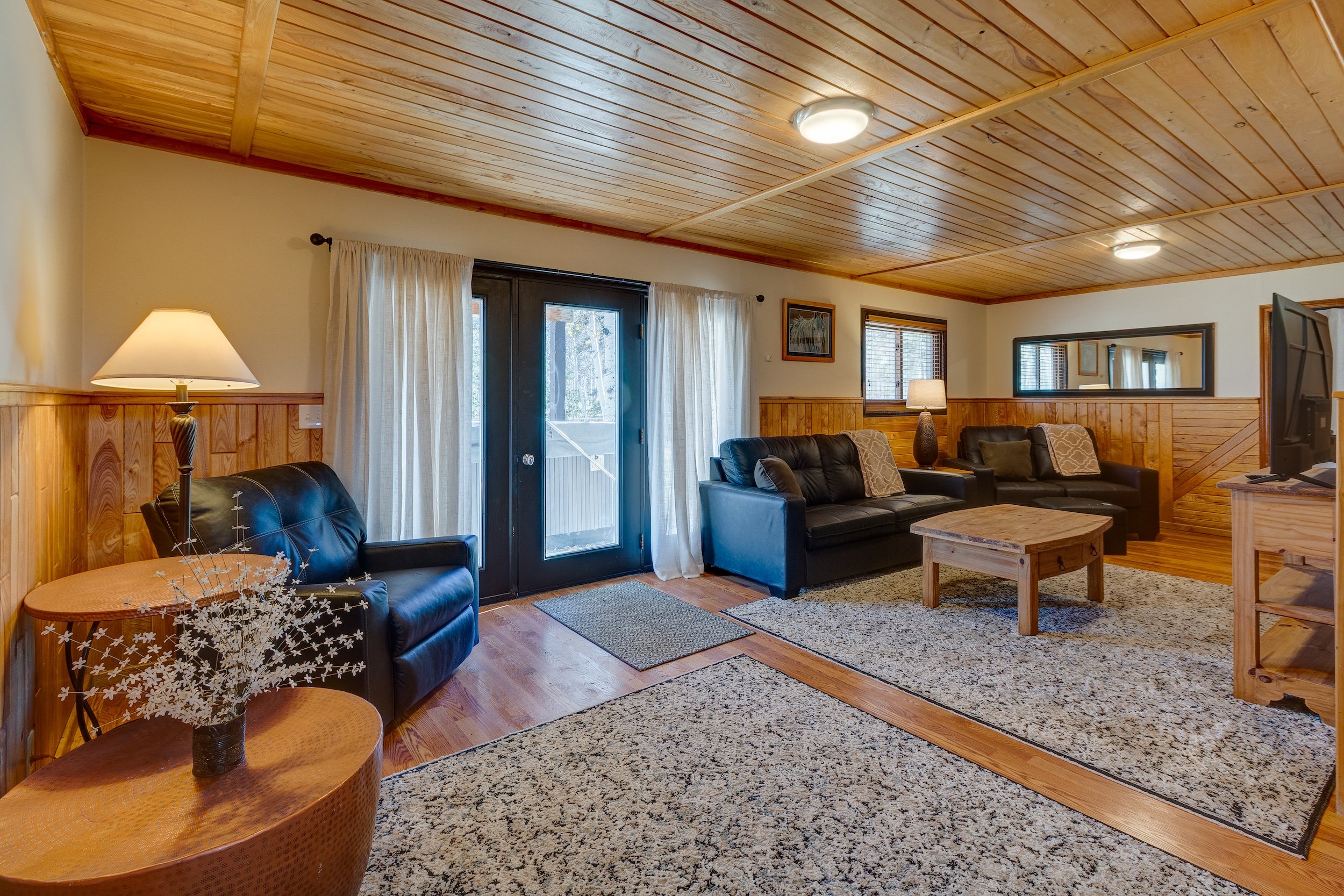 26-Family room on LL w door to patio.jpg