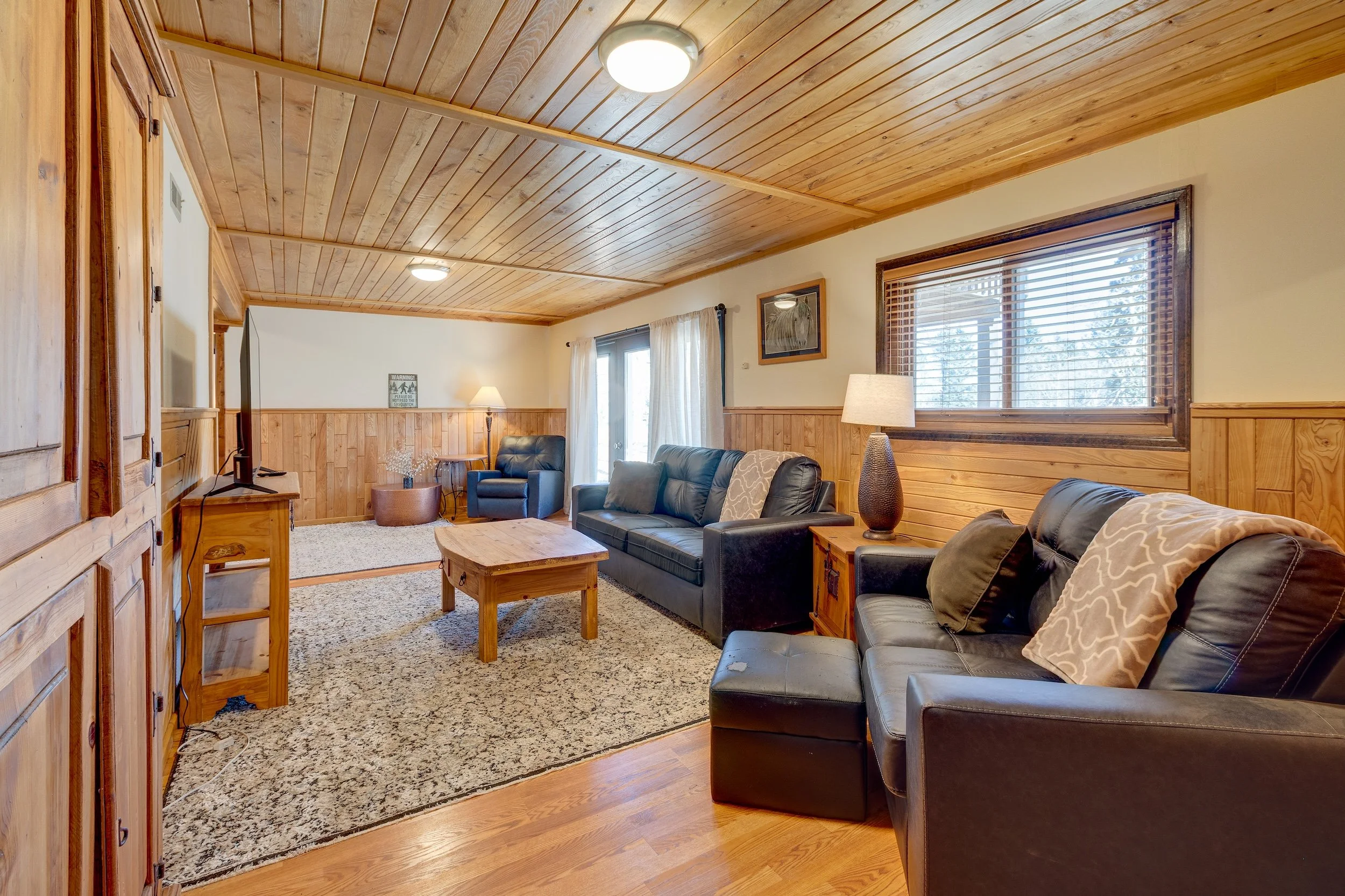 27-Family room.jpg
