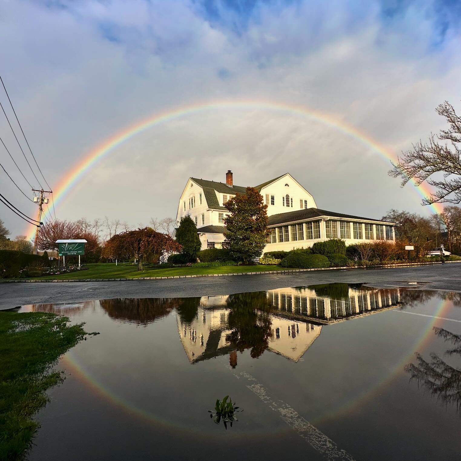 ✨ Reflections of a Rainbow ✨

#stonecreekinn #eastquogue #hamptons #rainbow