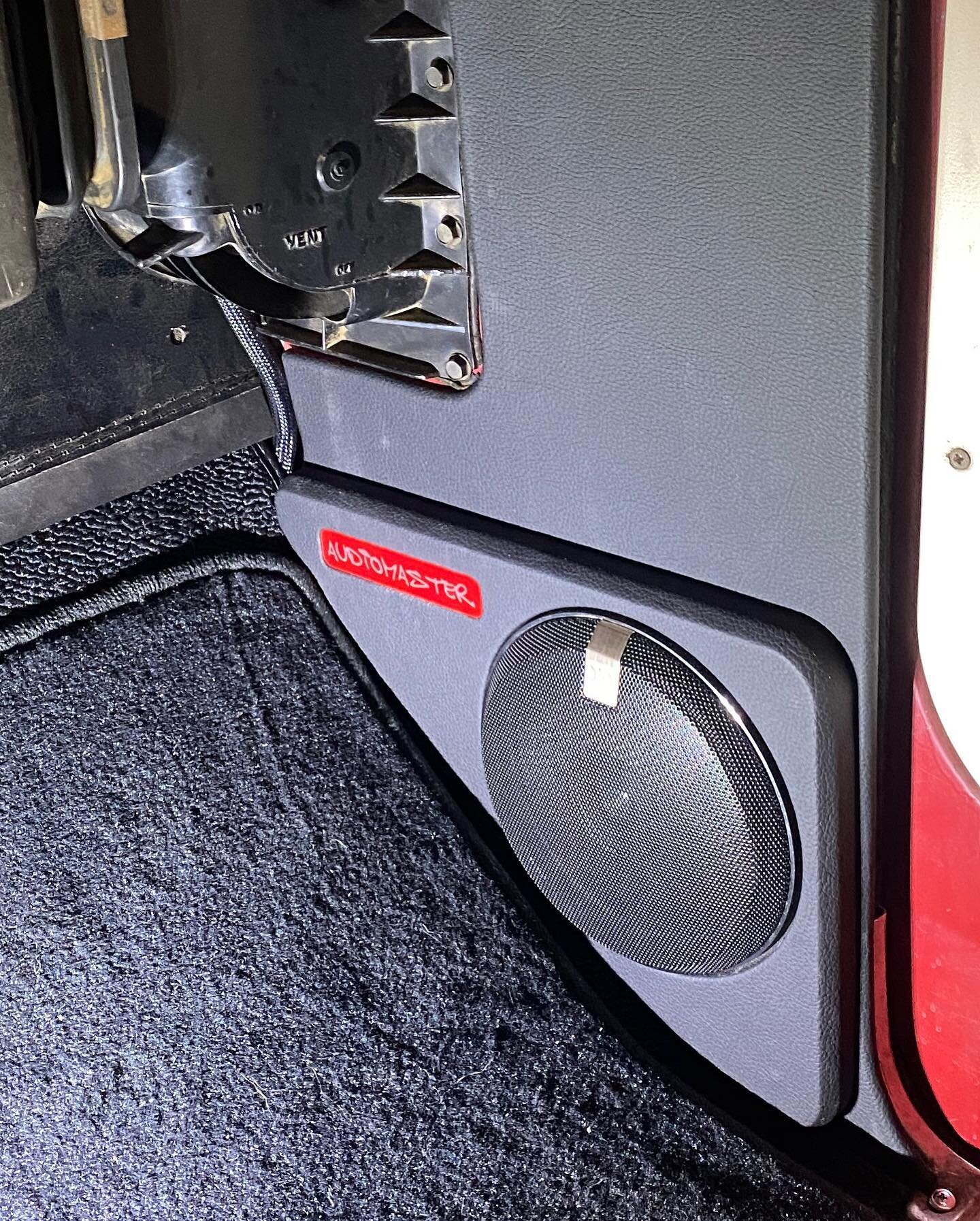 1971 Ford F-250 kick panels for a set of Morel Virtus Nano Integra Carbons powered by a @braxhelix M FourDSP amplifier. #audiomasteratx #keepaustinbangin #kickanels #virtusnano602carbon #virtusnano #fordf250 #obs #customkickpanels #morelcaraudio #car