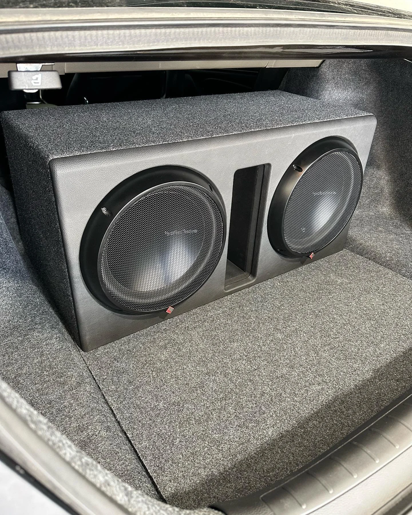 2022 Honda Accord Touring upgraded with Helix VEightDSP , Rockford Power T1500.1 on a pair of T1 12&rdquo;subwoofers in our Stage 1 enclosure. Simple and effective!

#audiomasteratx #keepaustinbangin #hondaaccord #honda #customenclosure #rockford #ro