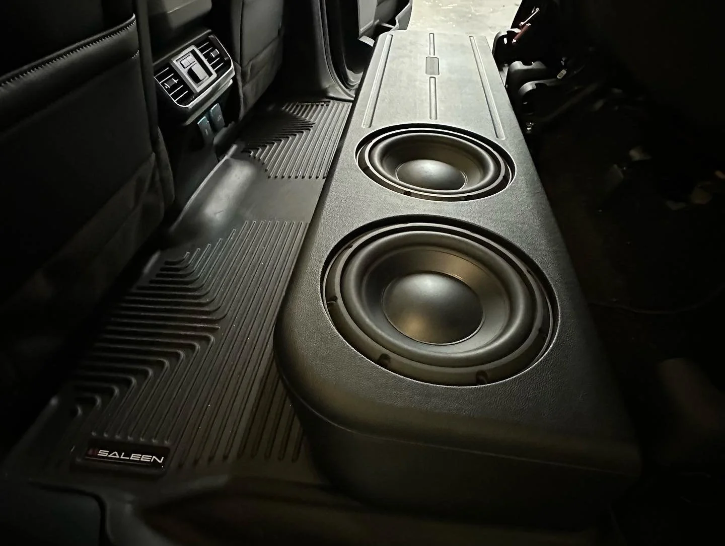 This beautiful 2021 F-150 Saleen came in for a total audio overhaul.  We installed a @audiotecfischer Helix VEight DSP amplifier to power every speaker in the truck. Bass comes in  from a Helix MOneX on a pair of @audiofrog.usa GB10 in our Stage 2 en