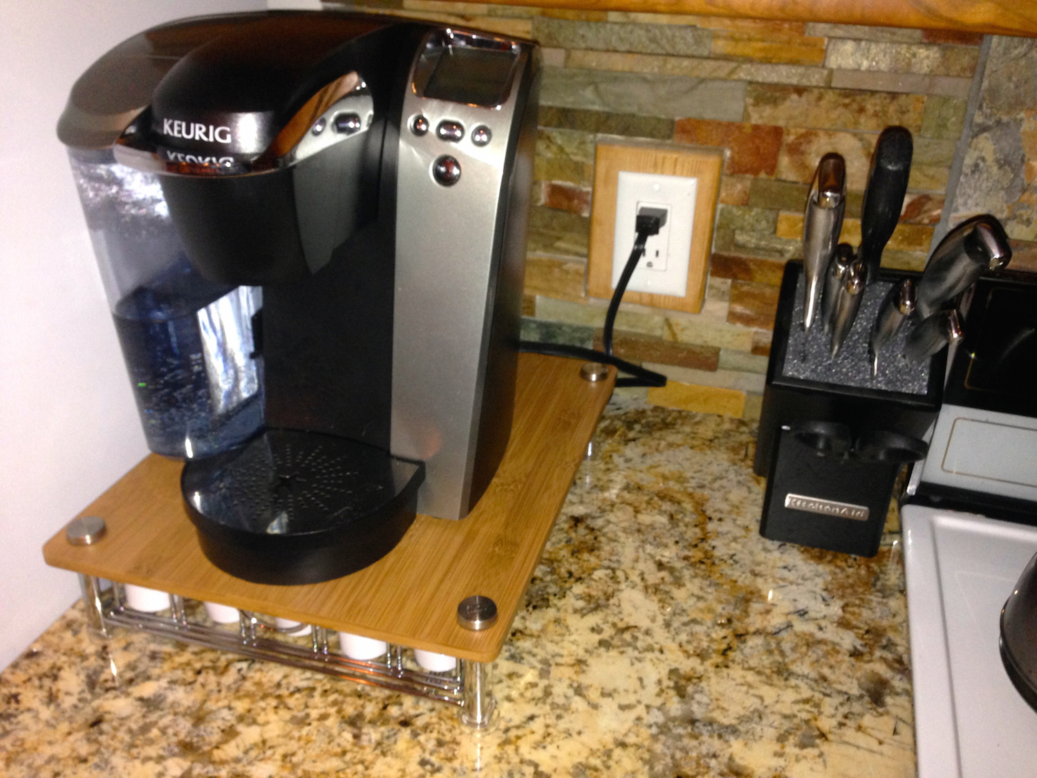 Keurig coffee maker and knives. 
