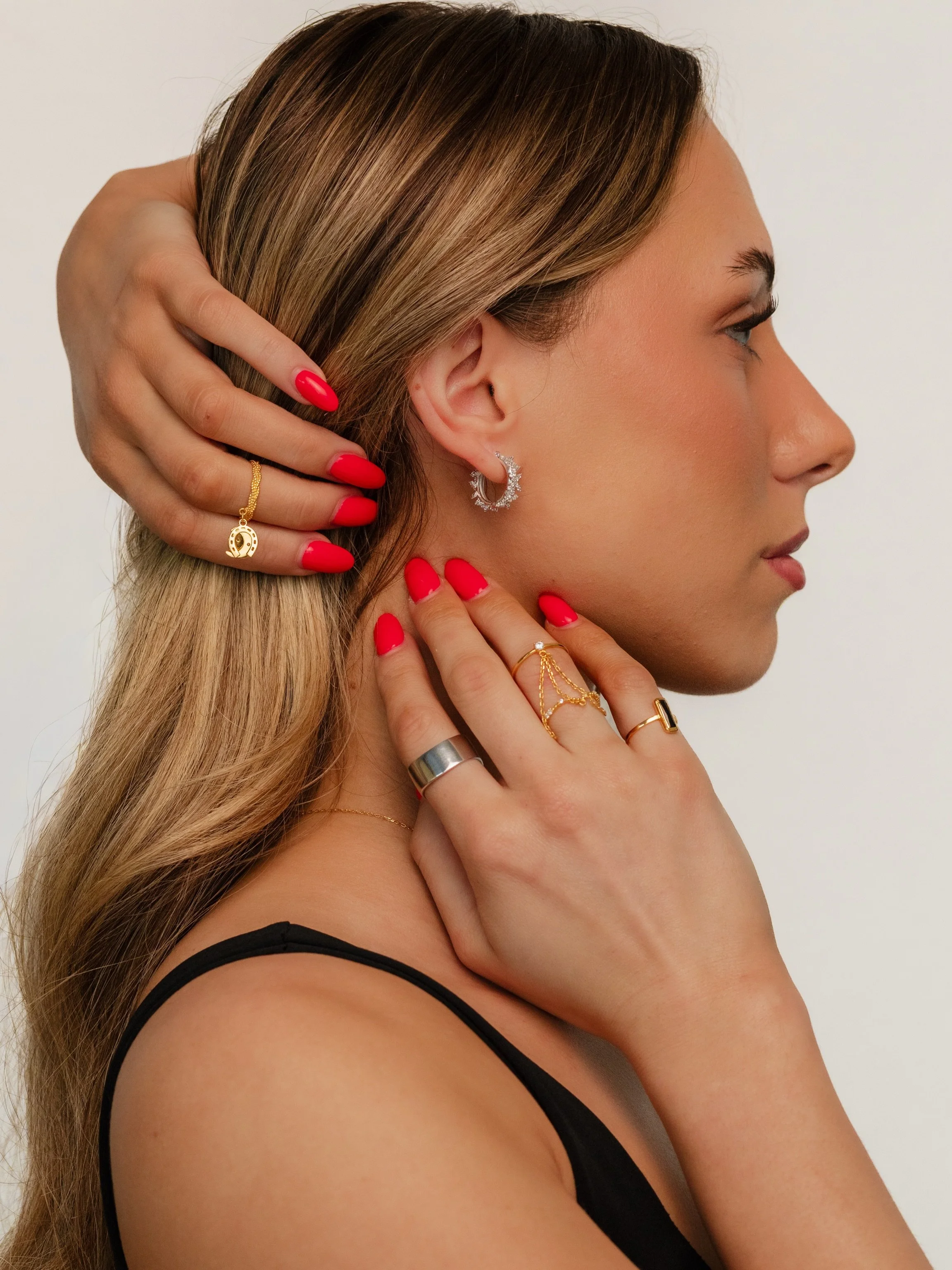 Uh I can&rsquo;t believe I didn&rsquo;t post these on my actual feed&hellip;

Shot for @highponyjewelry 👏🏻✨

They shipped me their products (they&rsquo;re based in FL ☀️) and we planned three different vibes. Studio and two in the wild sessions. 

