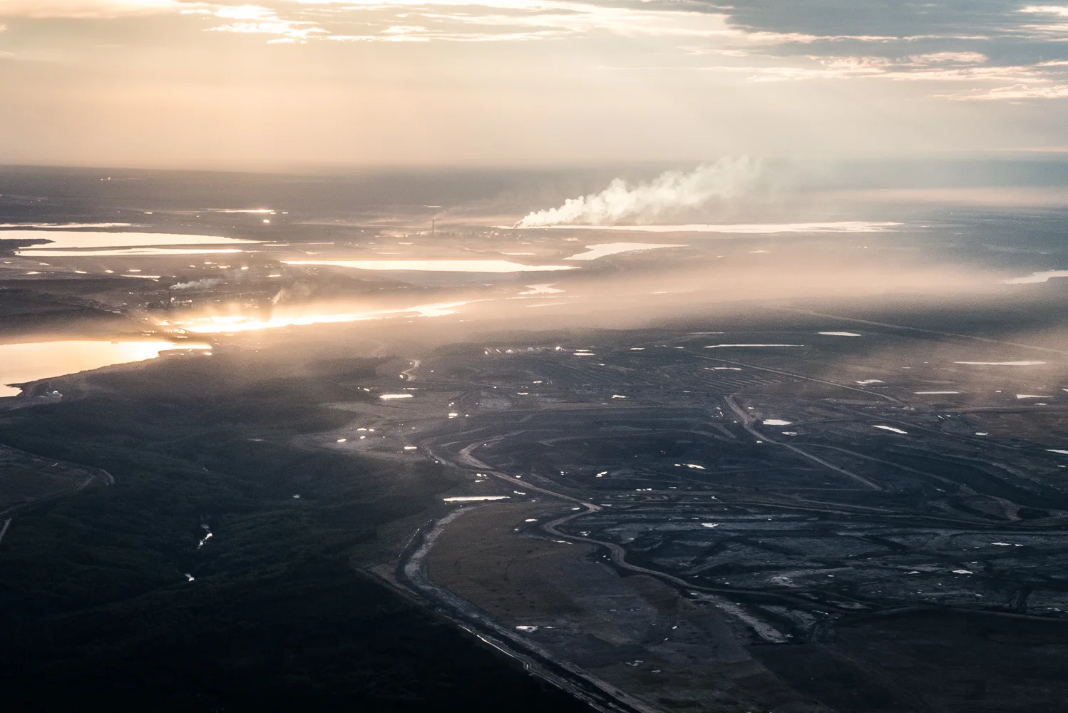 Suncor Millennium Mine and Syncrude Mildred Lake in the distance, August 2015.