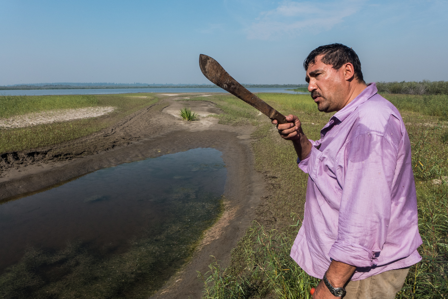  Ron Campbell teaching us about rat root and dropping water levels in the Athabasca Delta, August 2014. Sara scolded Ron for wearing this lovely pink shirt she bought him out in the bush. Ron said “I like to look my best for Mother Nature.” 