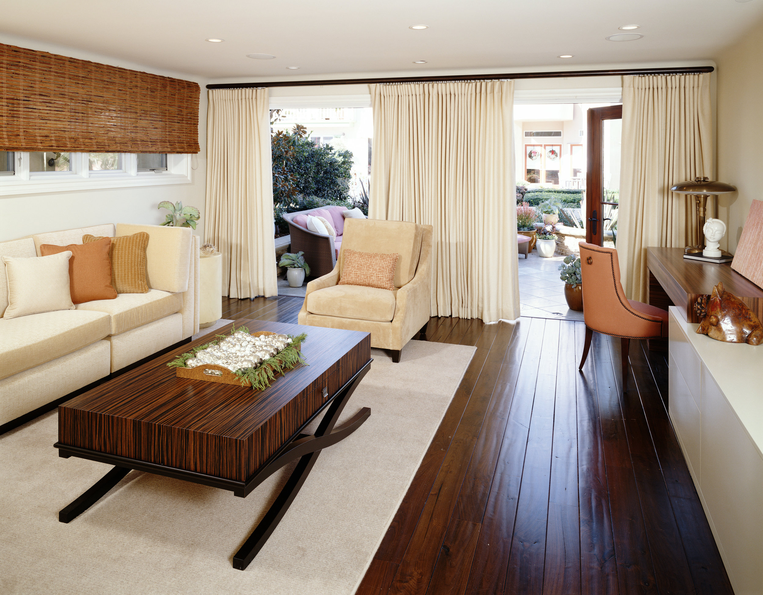 Sarah-barnard-design-indoor-outdoor-livingroom.jpg