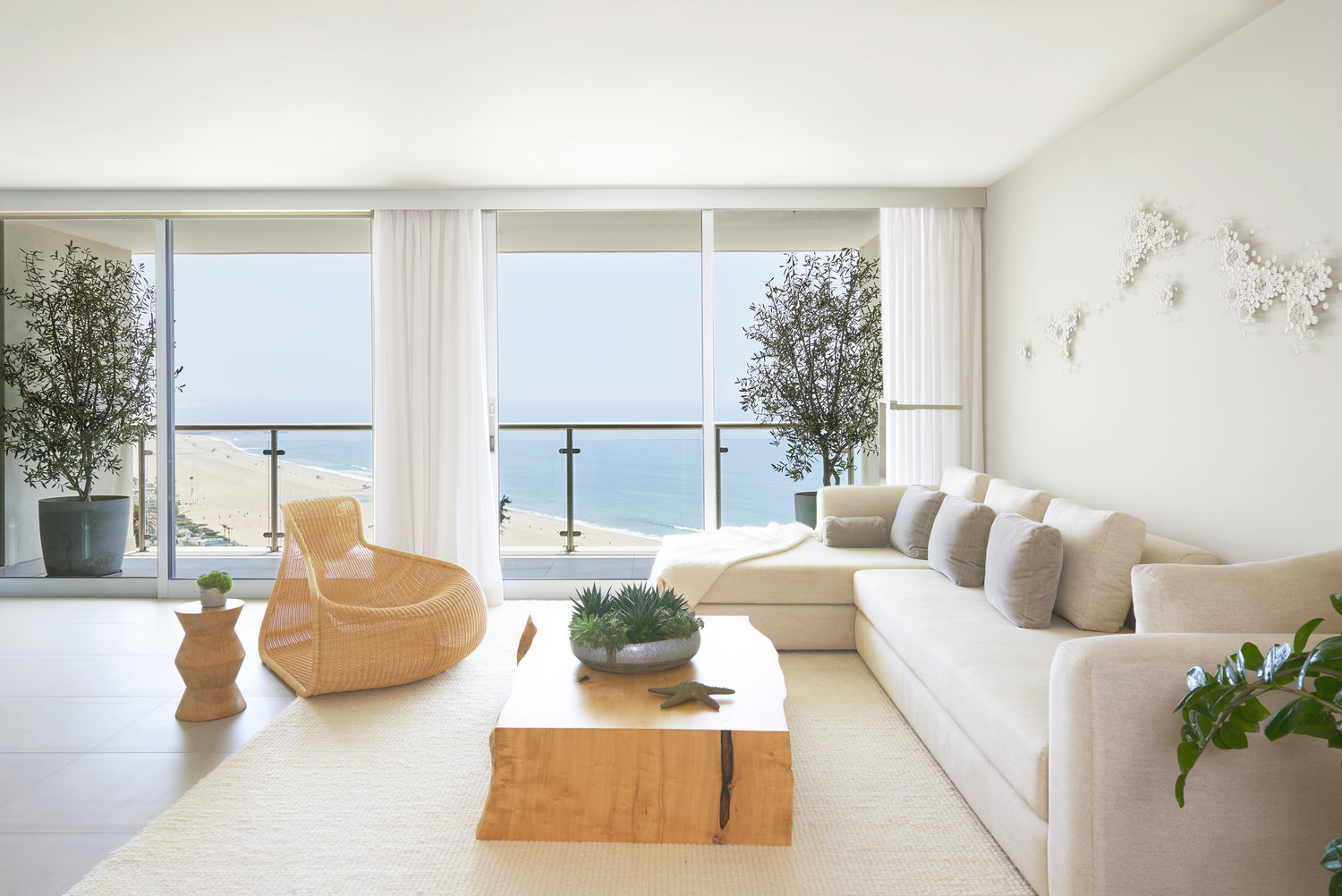 sarah-barnard-design-ocean-view-luxury-avenue-penthouse-5.jpg