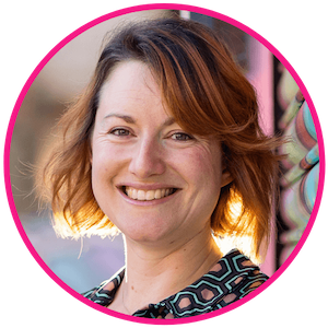 Circular headshot photo of Helen smiling