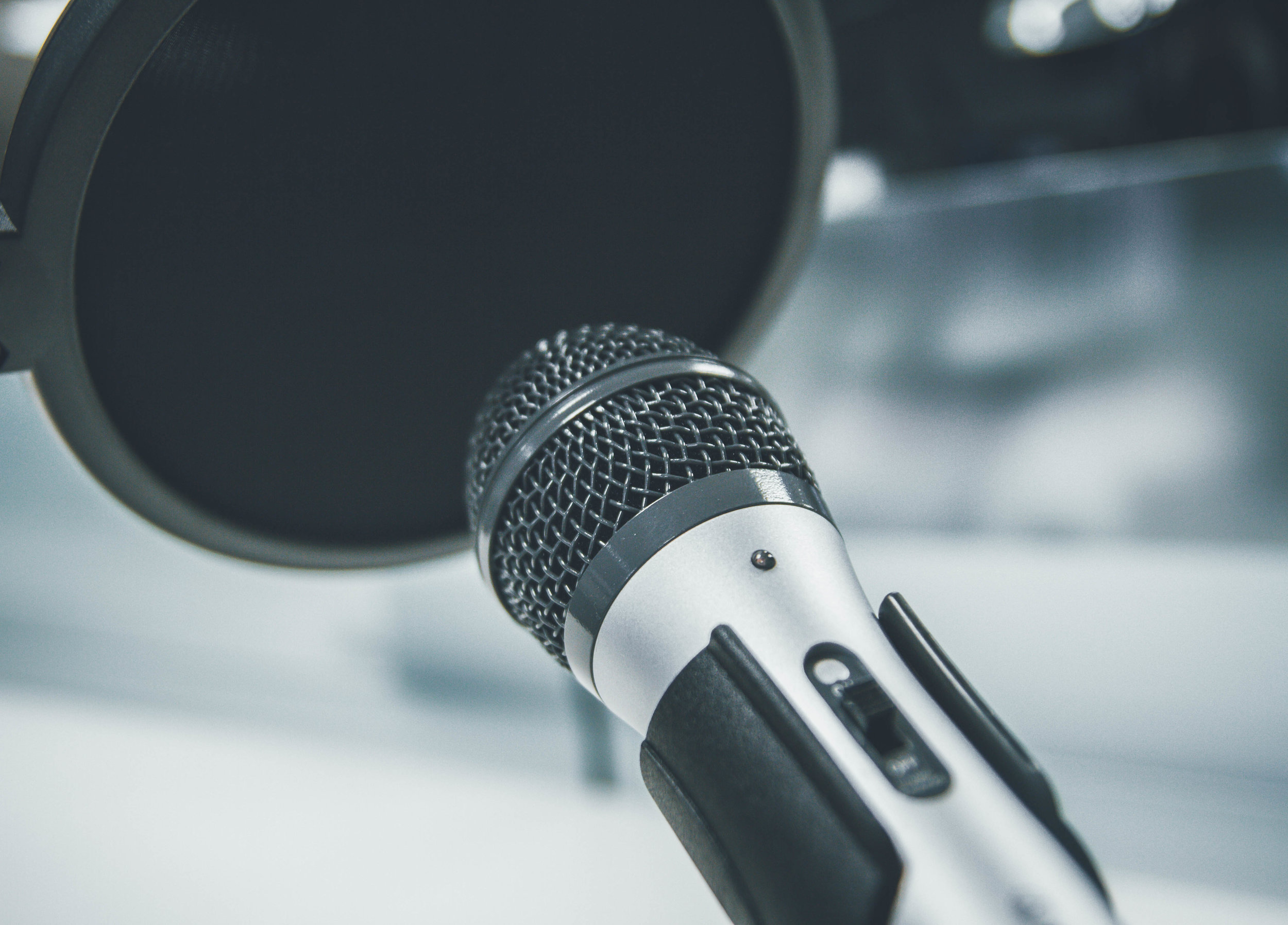 Andrés habla tanto que necesita su propio podcast.