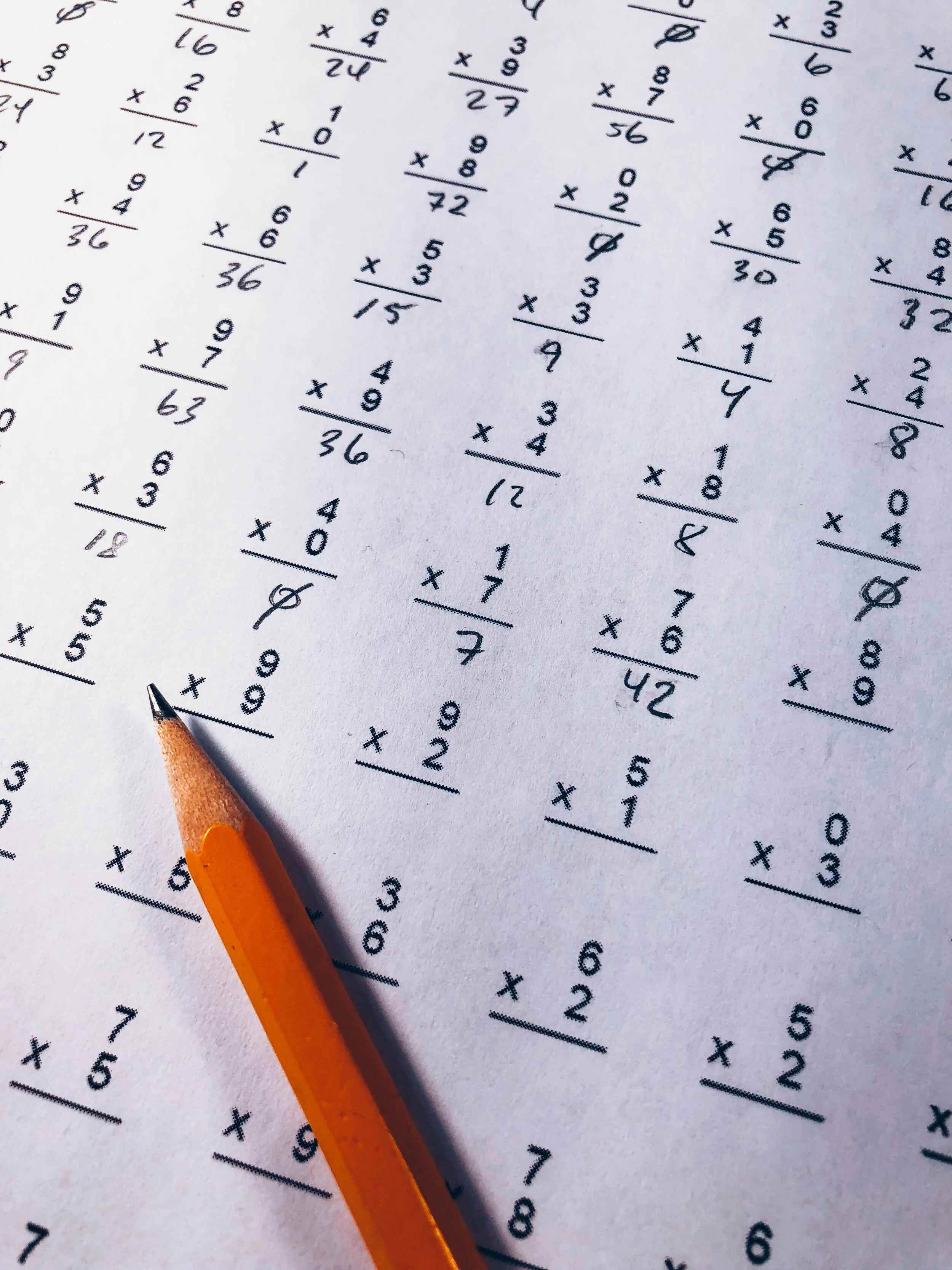 Dora tiene un examen difícil de matemáticas.