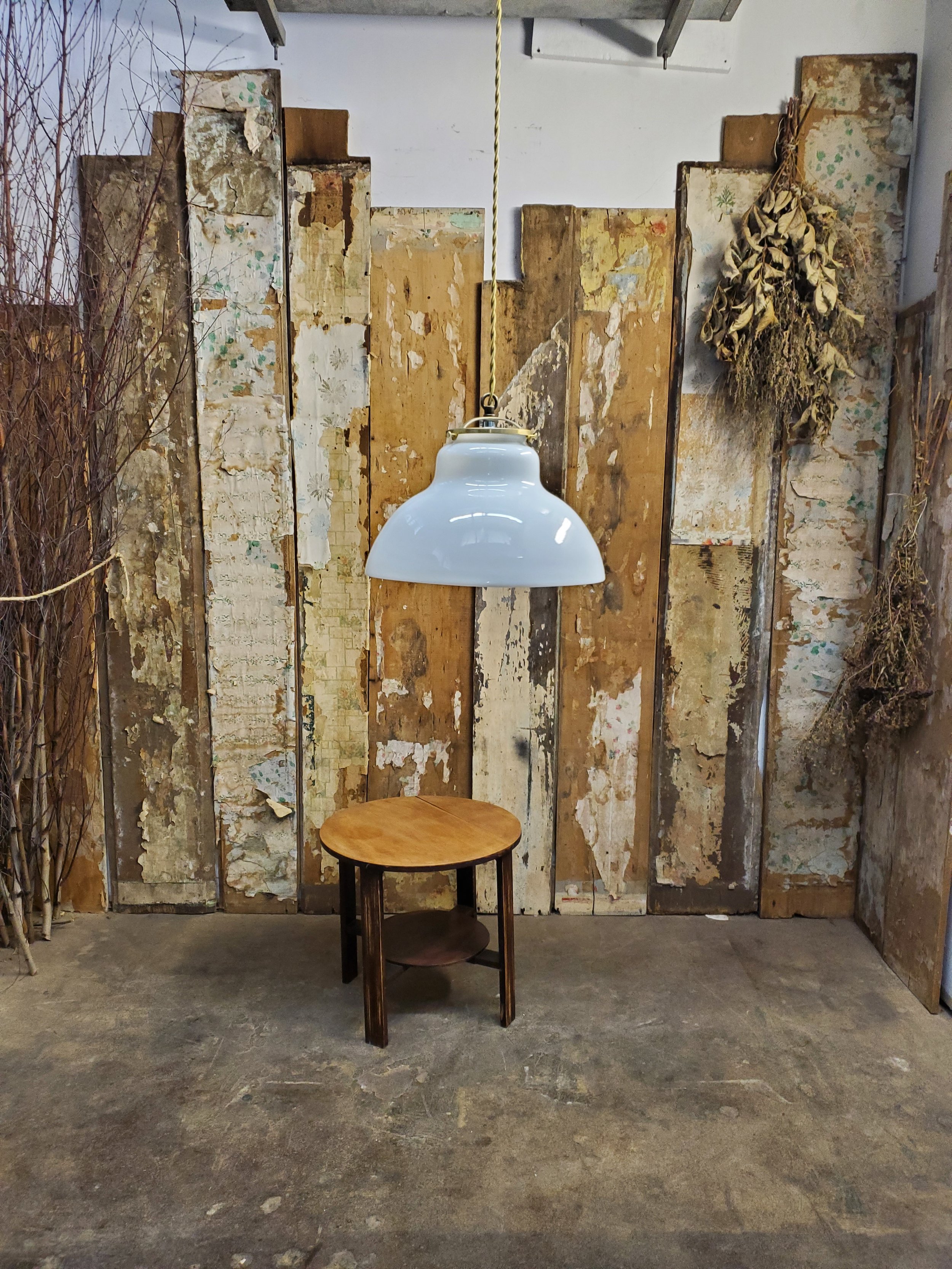 Suspension coupole en verre opaline antique L 3100