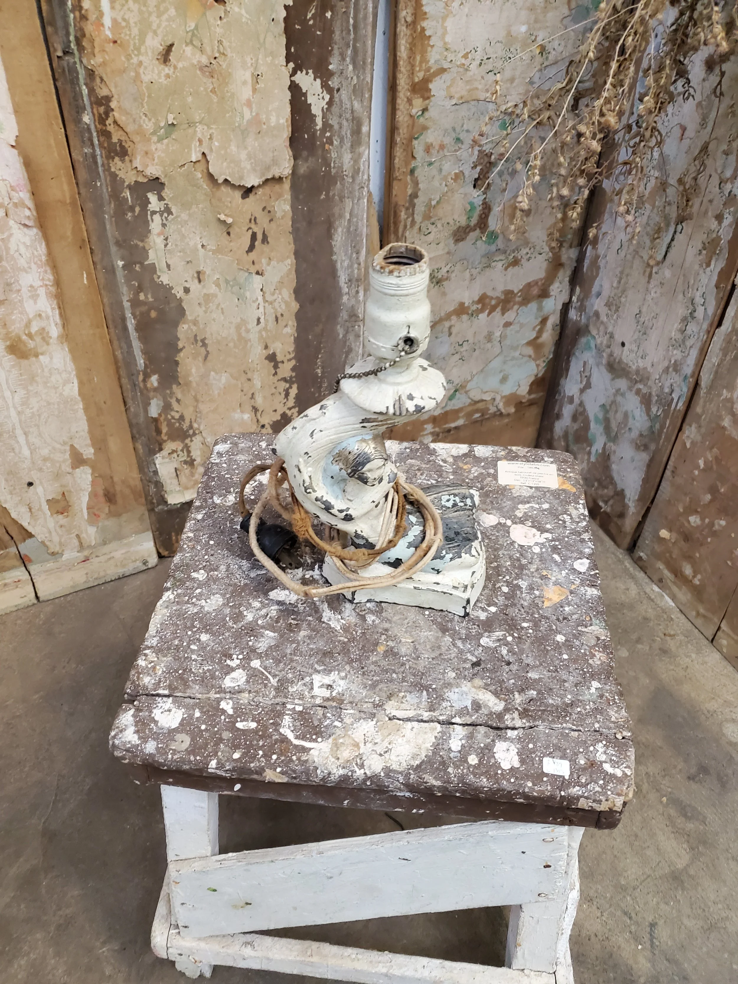 Lampe de bureau en fonte Girl antique L 3269
