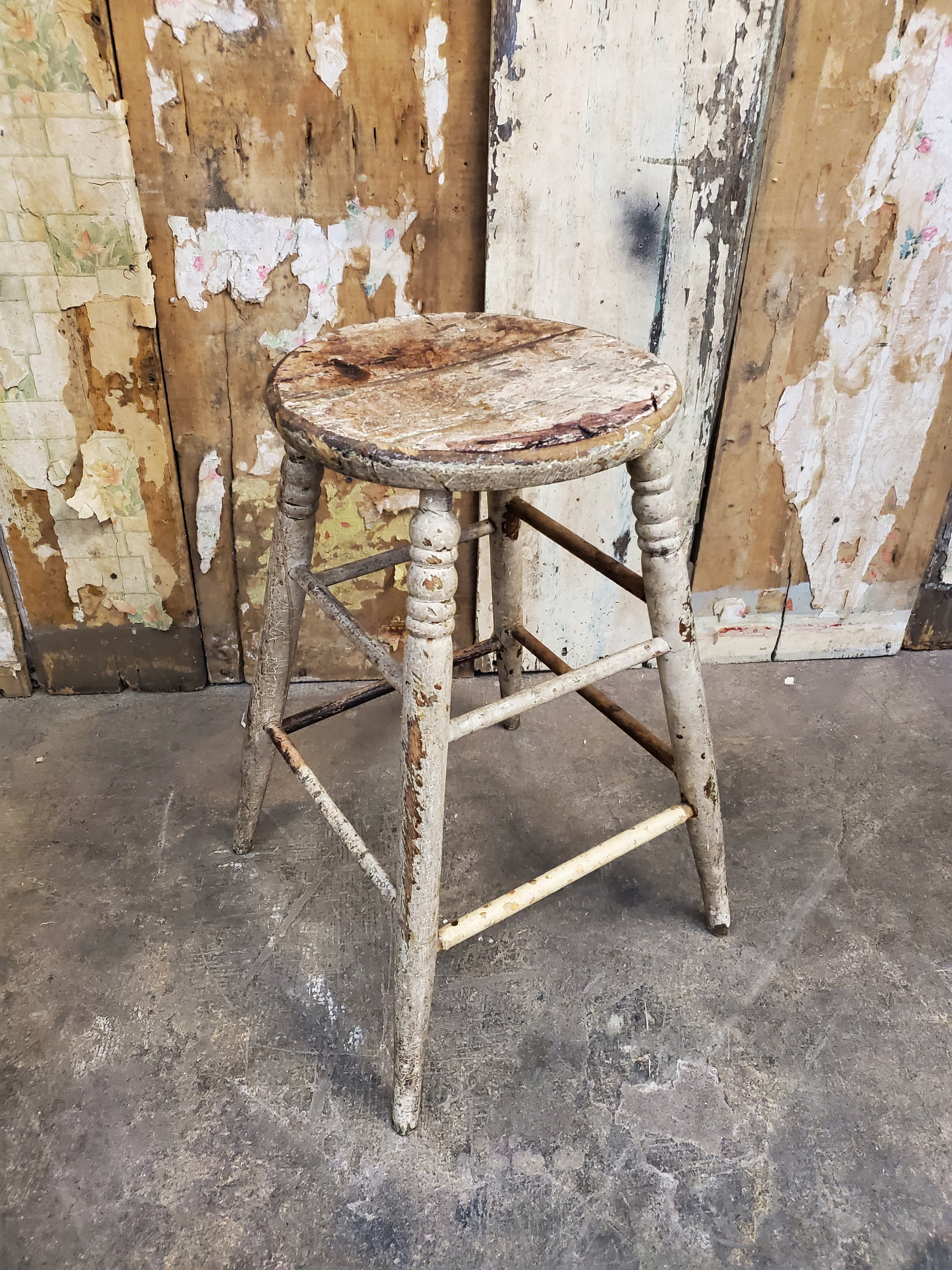 Tabouret en bois country beige antique C 1486