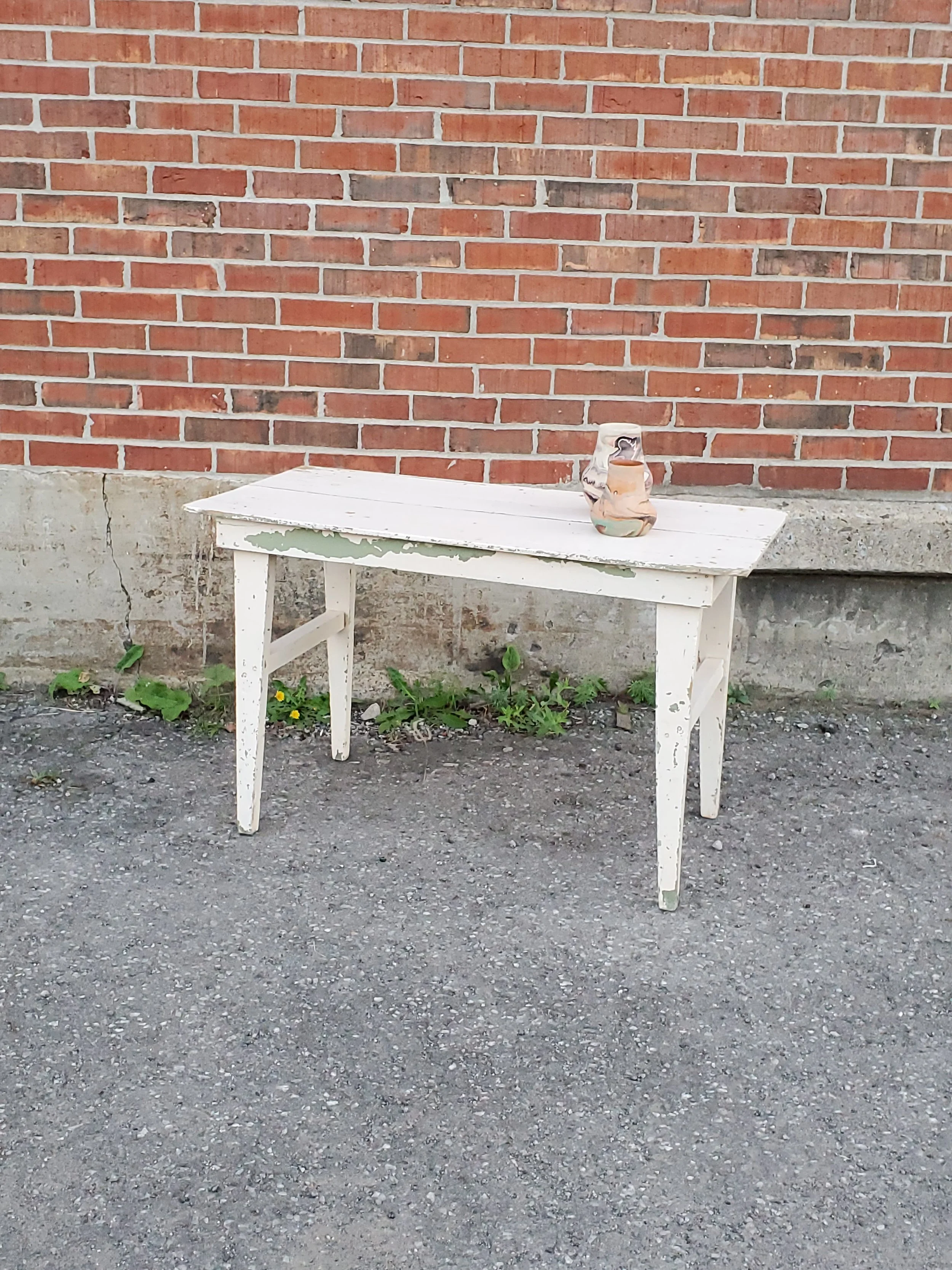 Petite table d'appoint en bois antique M 1708