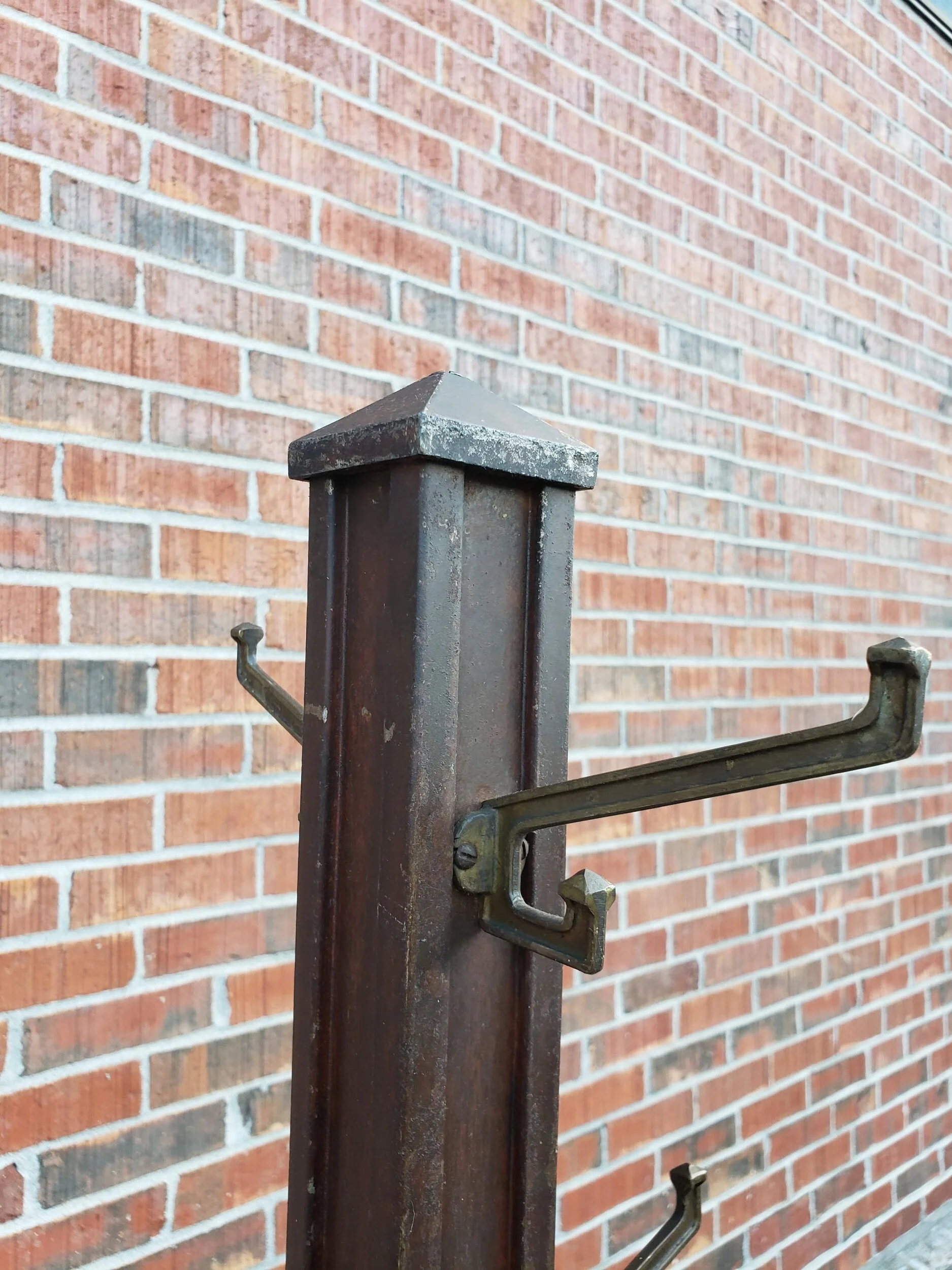 AB4F80D9-5FB7-4464-A2E4-AEFF23A6D88B