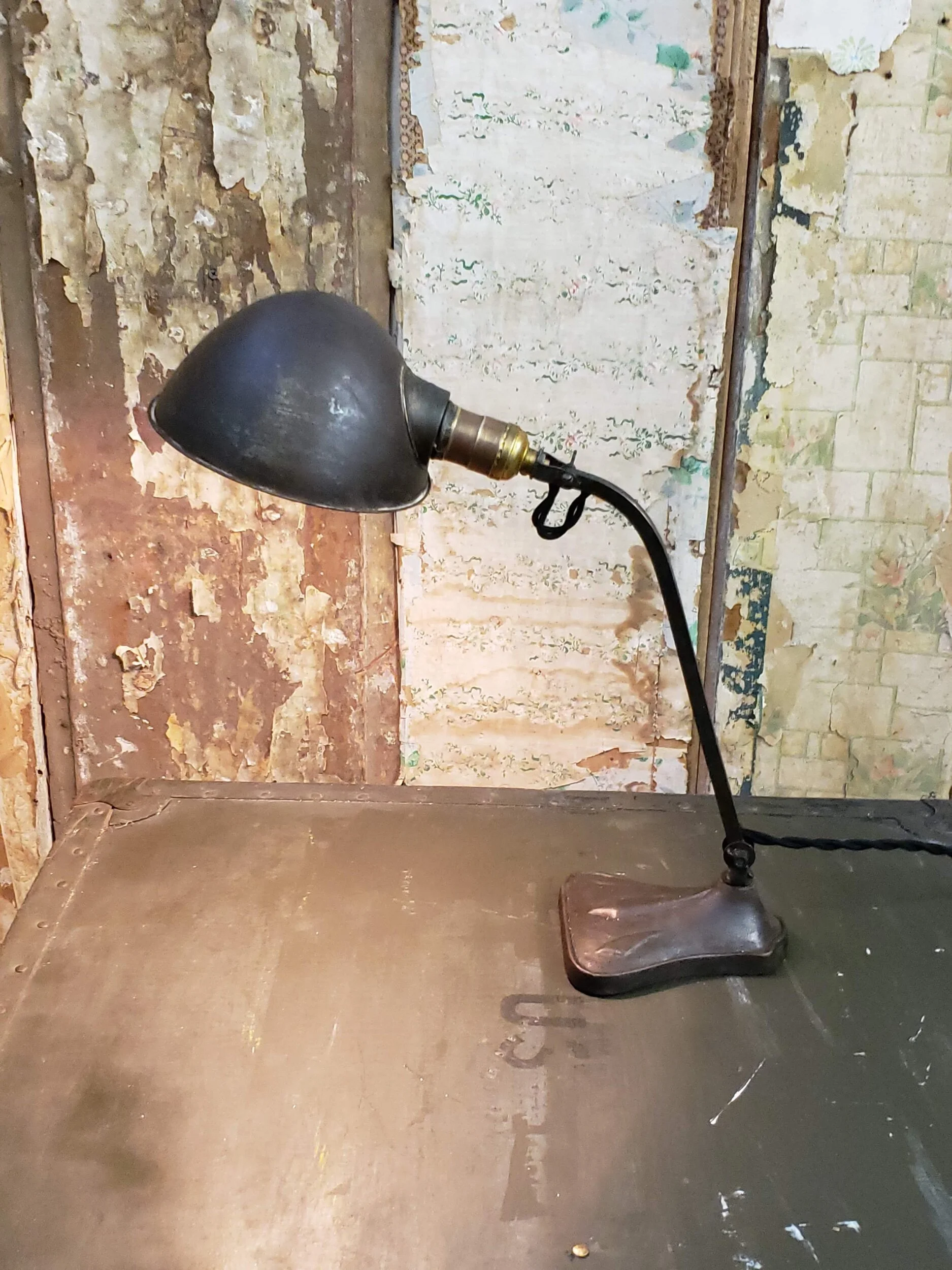 Lampe de bureau en laiton antique