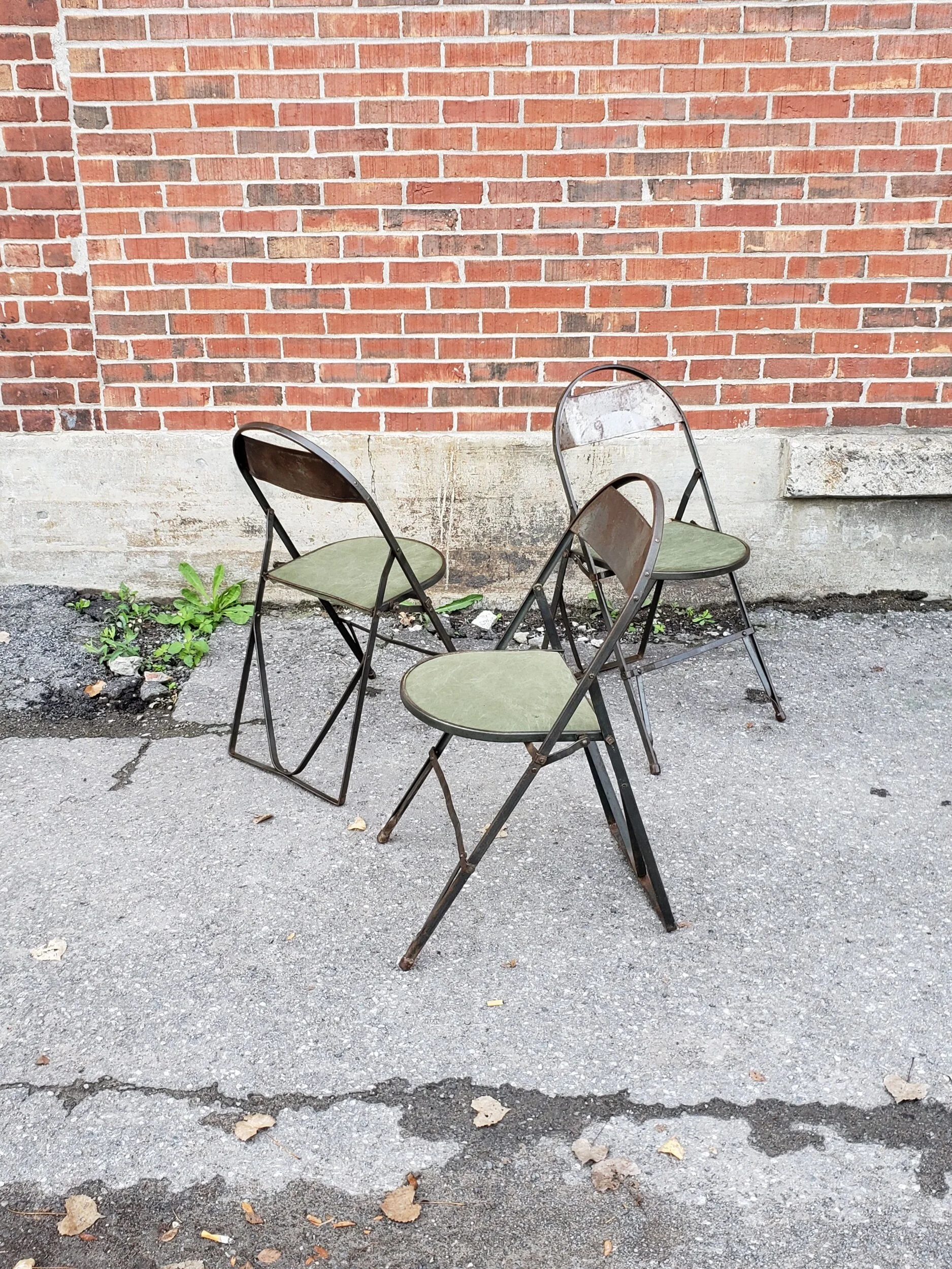 Chaise pliante en métal vintage C 1164