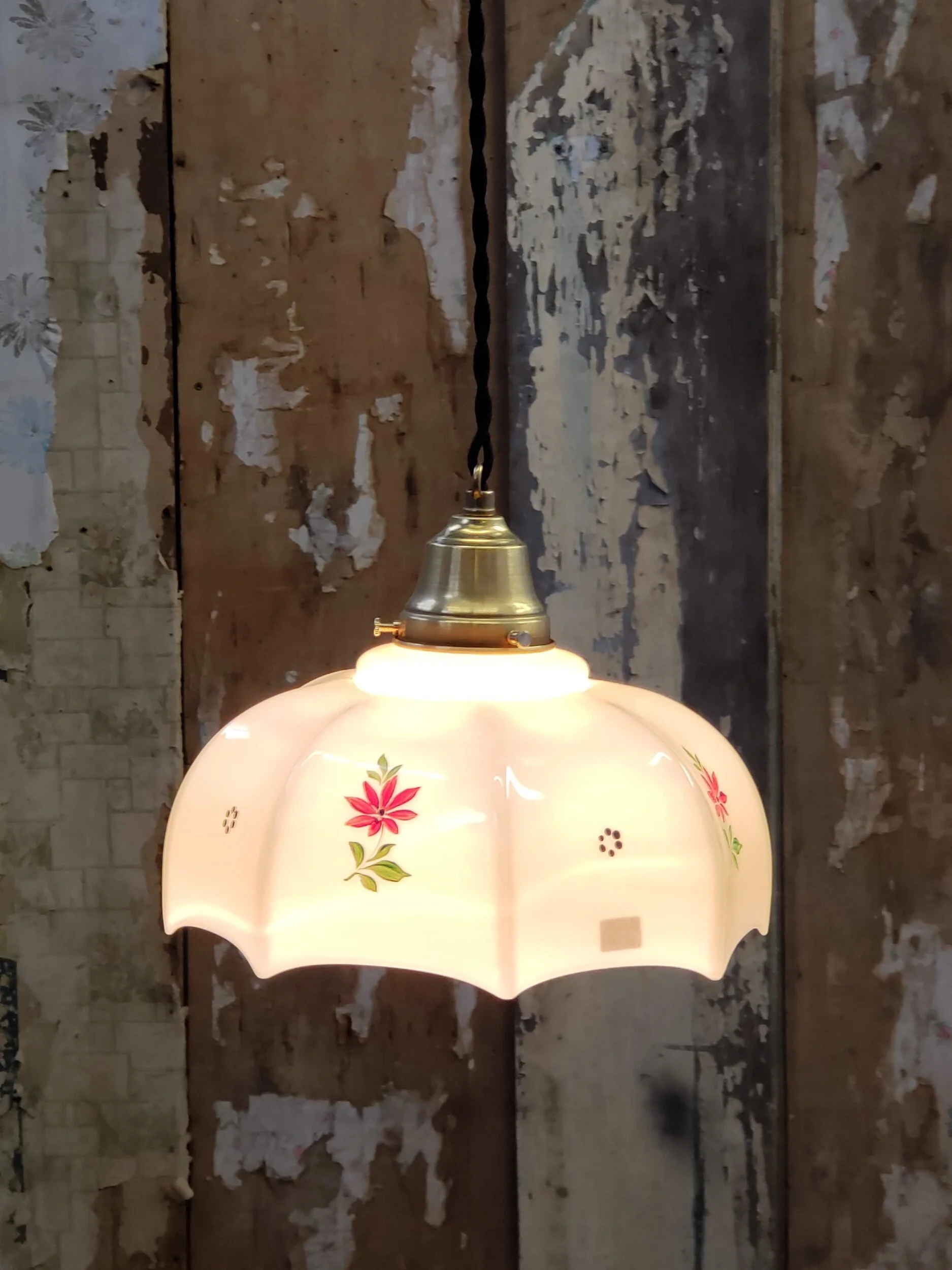 Suspension verre motif floral antique