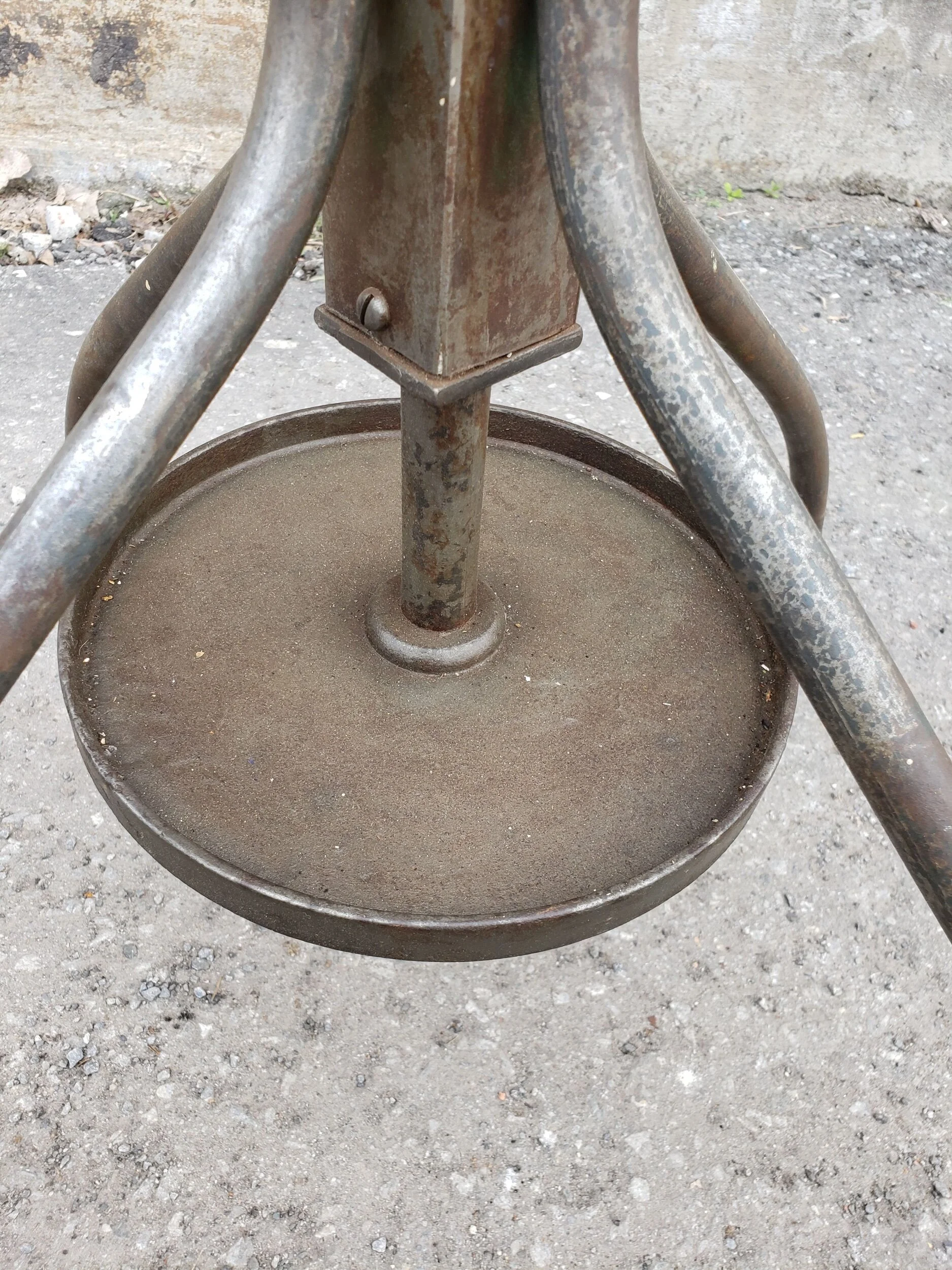 EAD5909A-064D-4C49-962E-7864B749DA5B