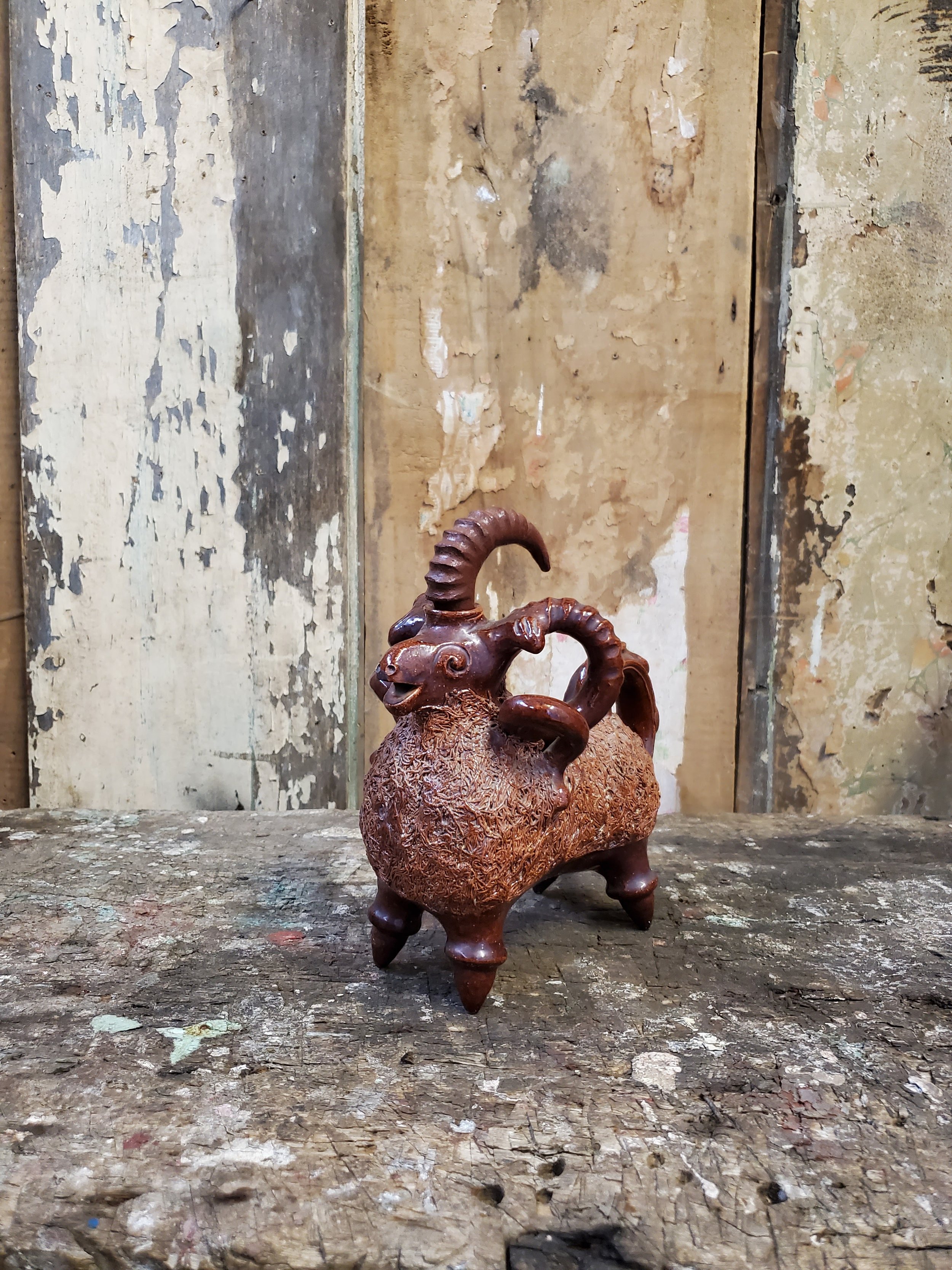 Poterie cruche en terre cuite bélier vintage AC 5563