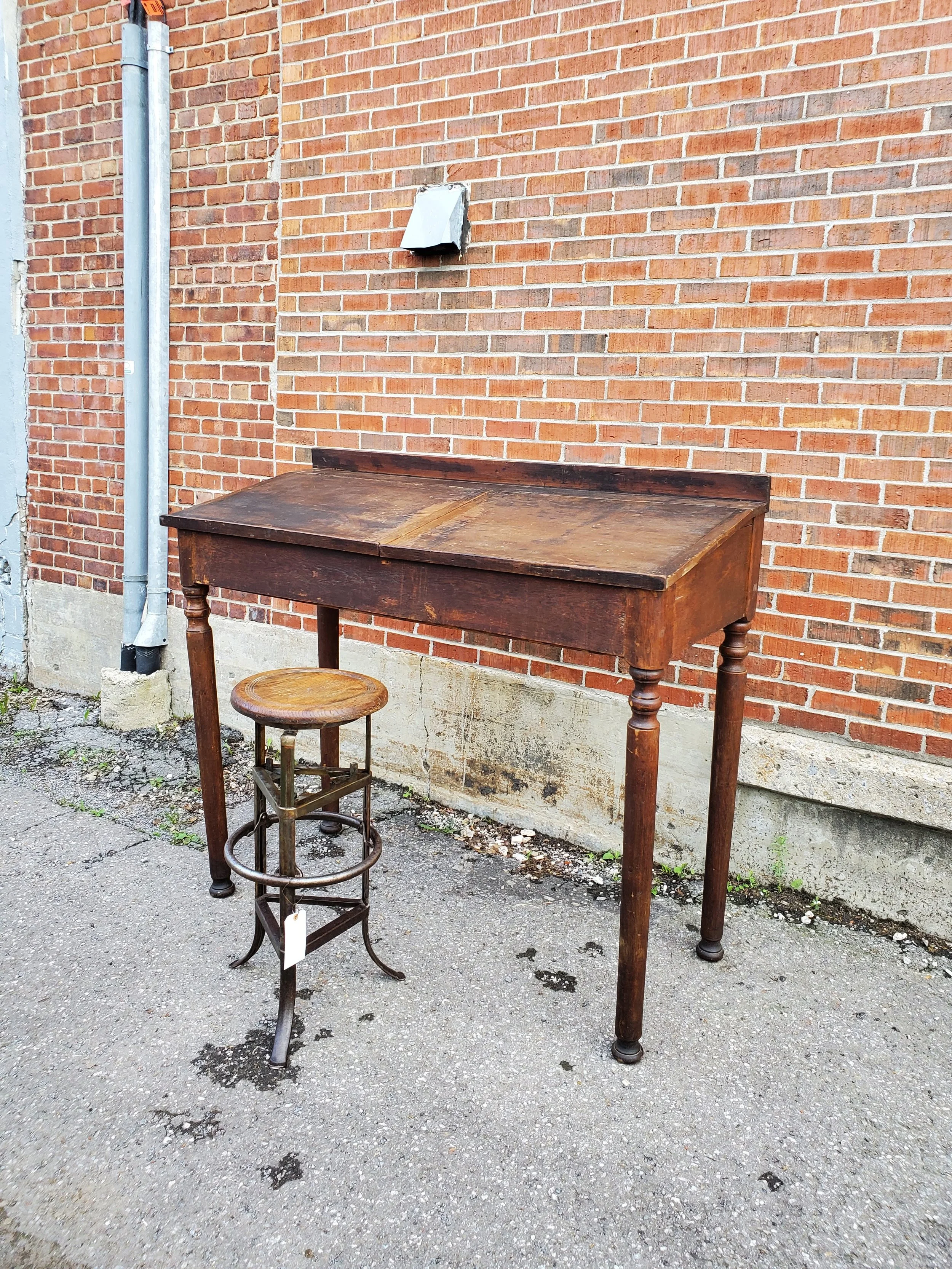 Bureau pupitre en chêne Us Post antique M 1573