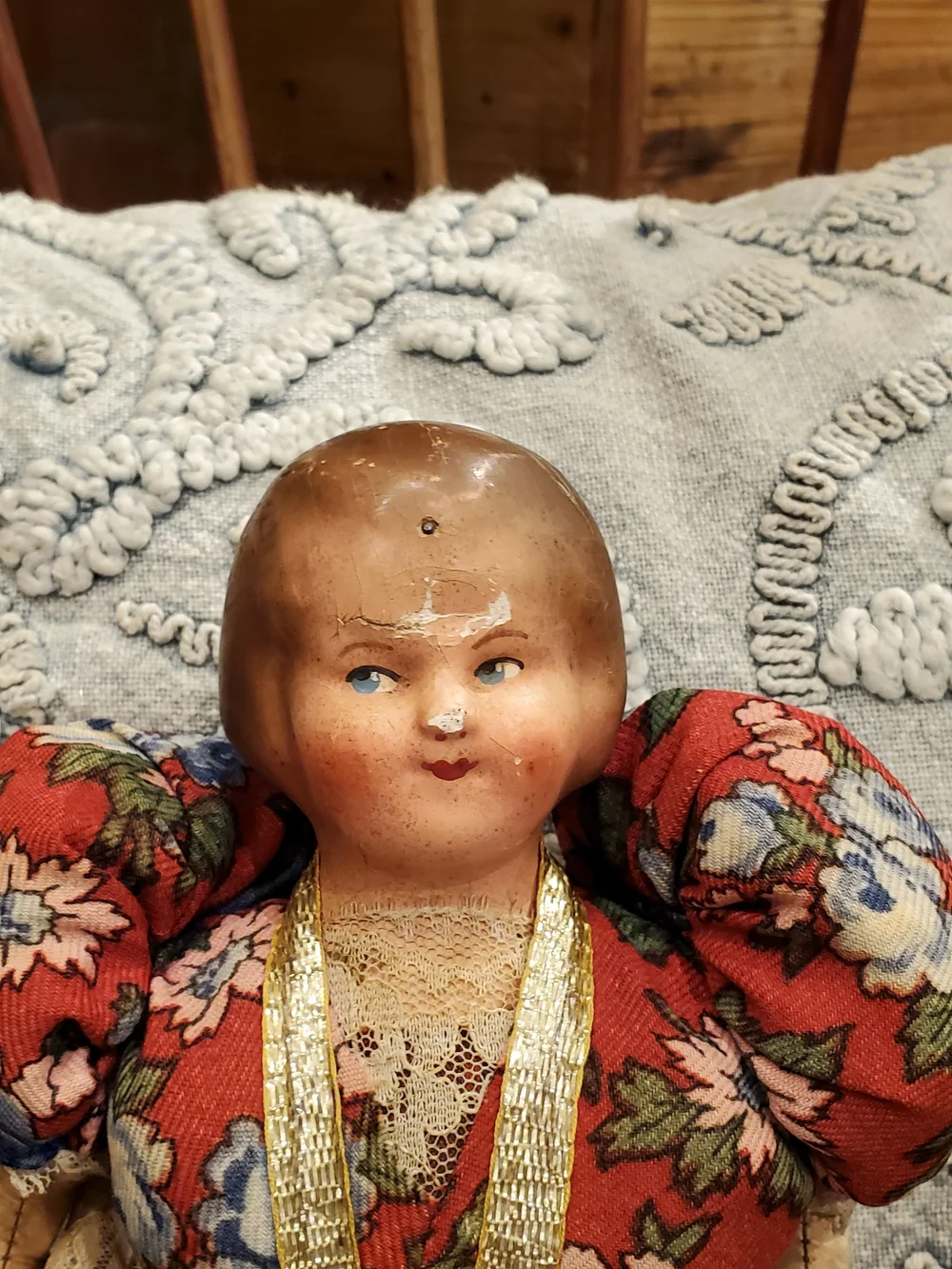 Poupée vintage en céramique conçue exclusivement pour les