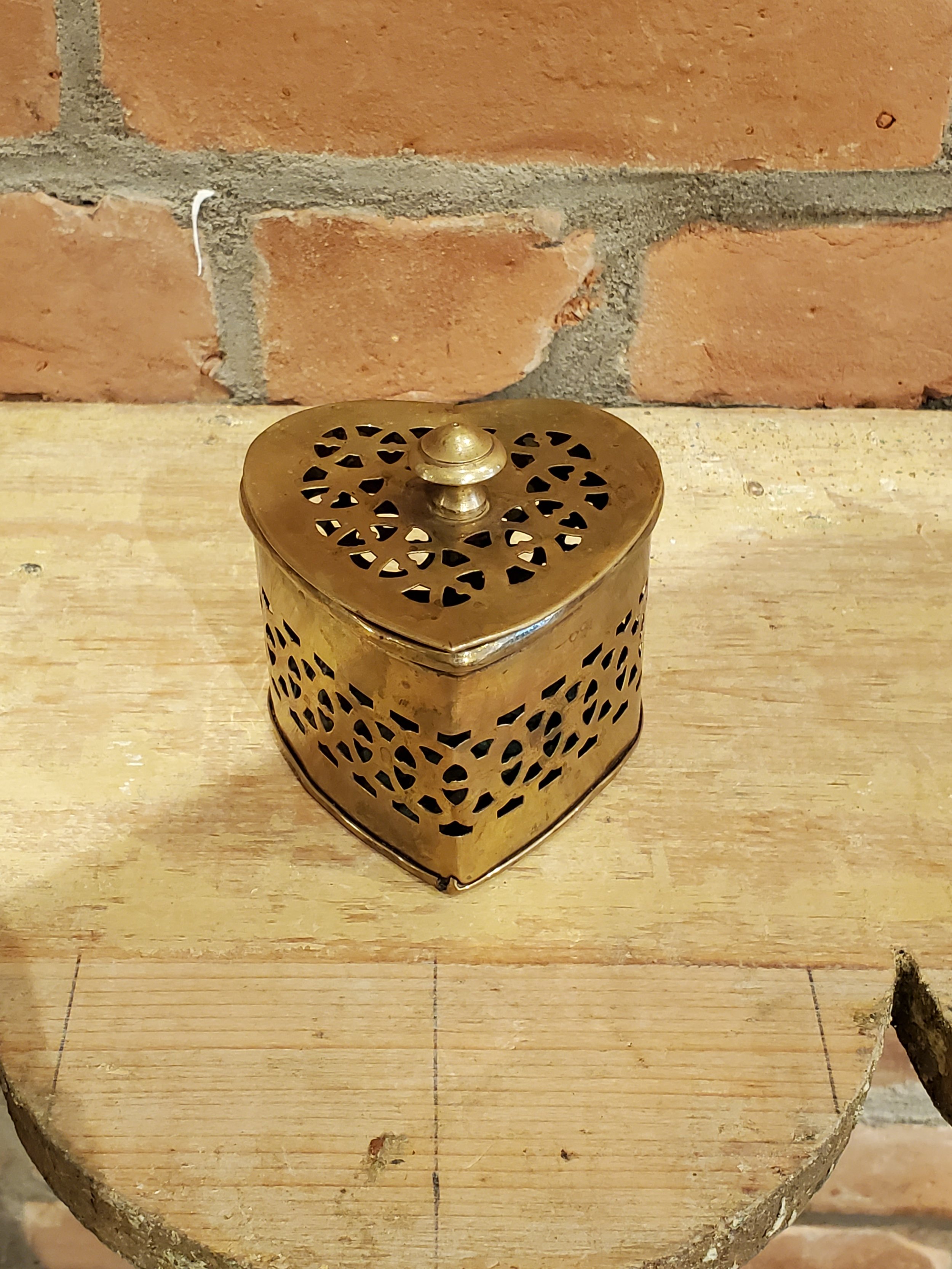 Boite à bijoux Coeur en laiton antique AC 6155