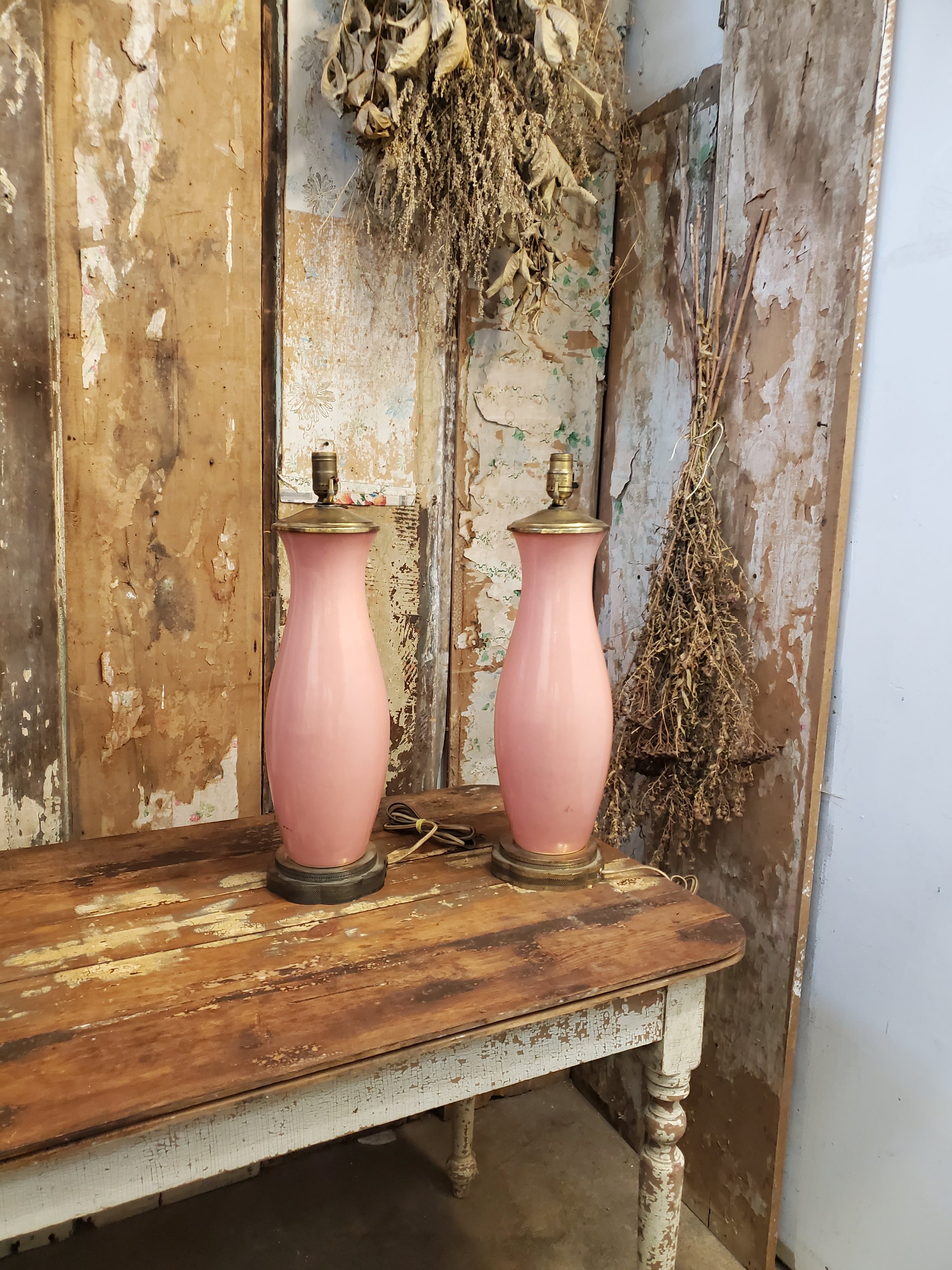 Paire de lampe de table en laiton & céramique rose antique L 3263