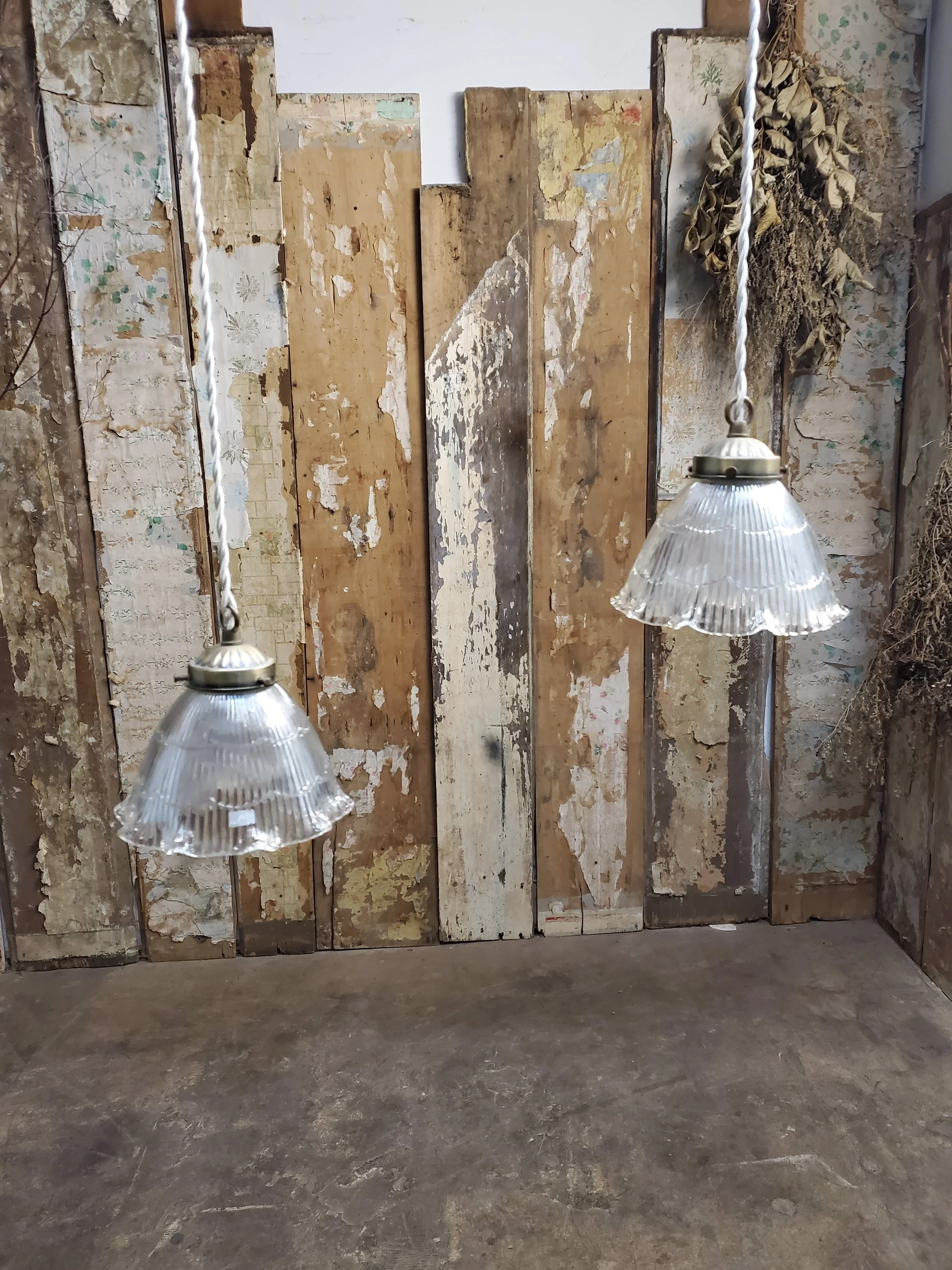 Suspension en verre holophane 6" antique L 3026